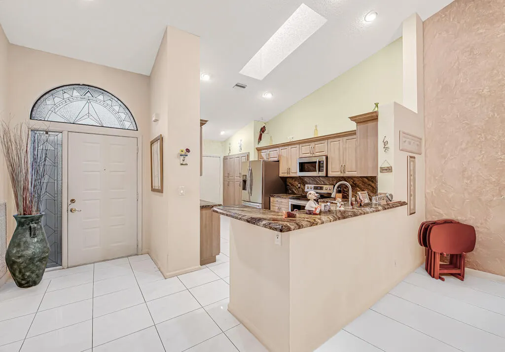 7288 Summer Tree Drive