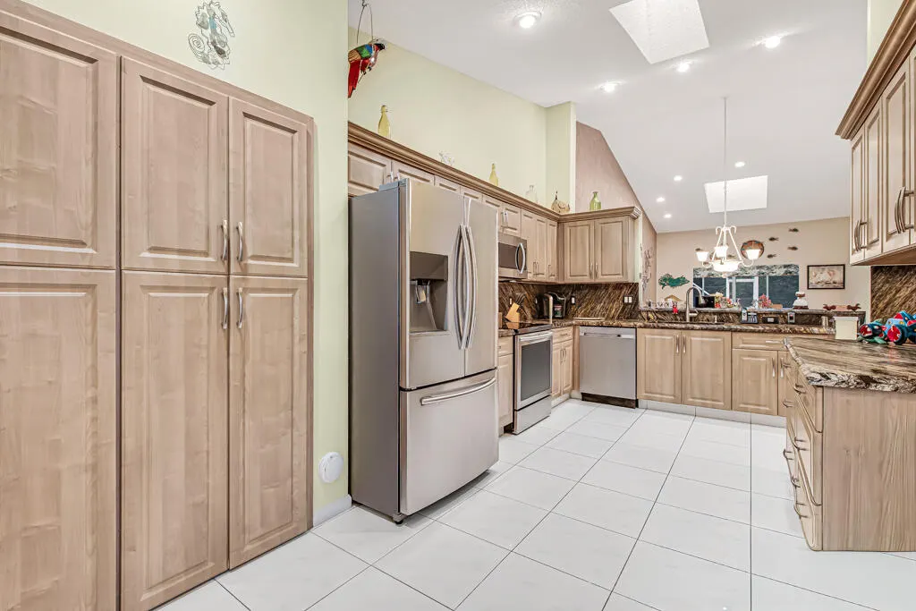 7288 Summer Tree Drive