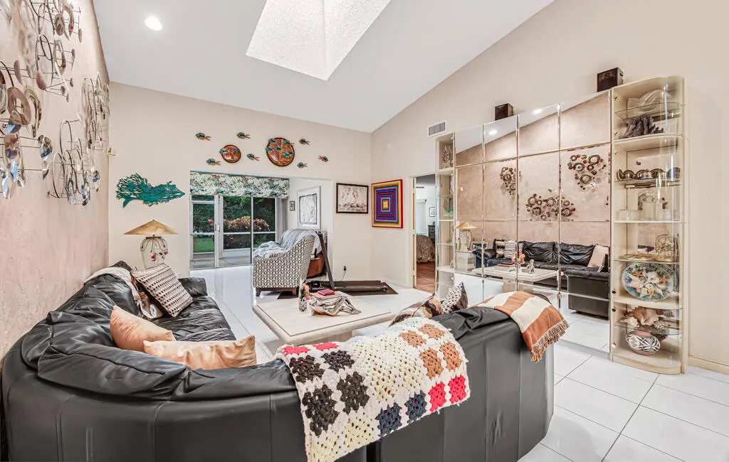 7288 Summer Tree Drive