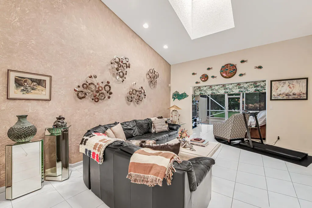 7288 Summer Tree Drive
