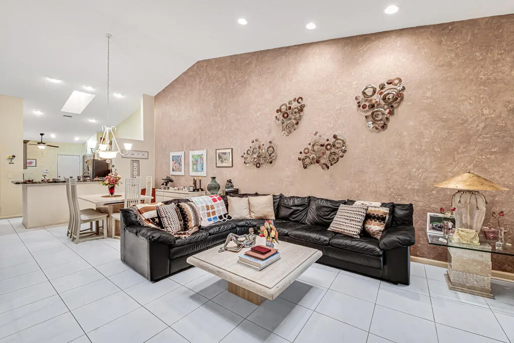 7288 Summer Tree Drive