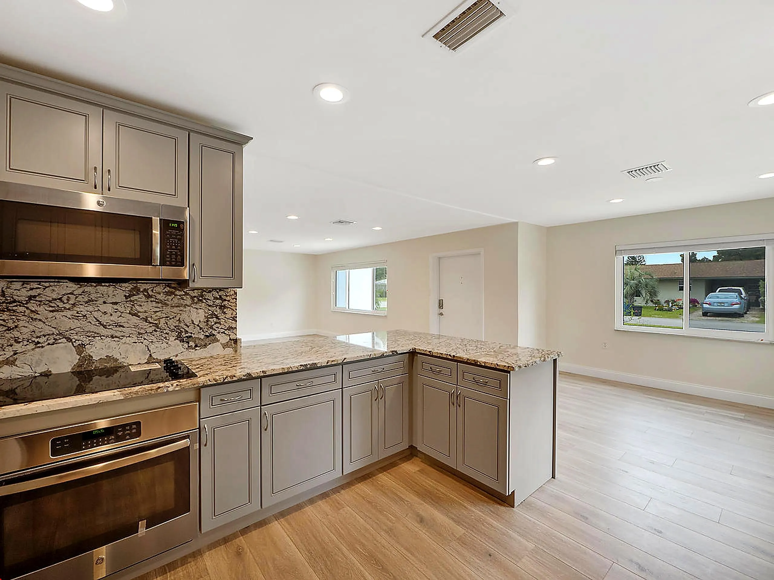 976 SW 37TH Street