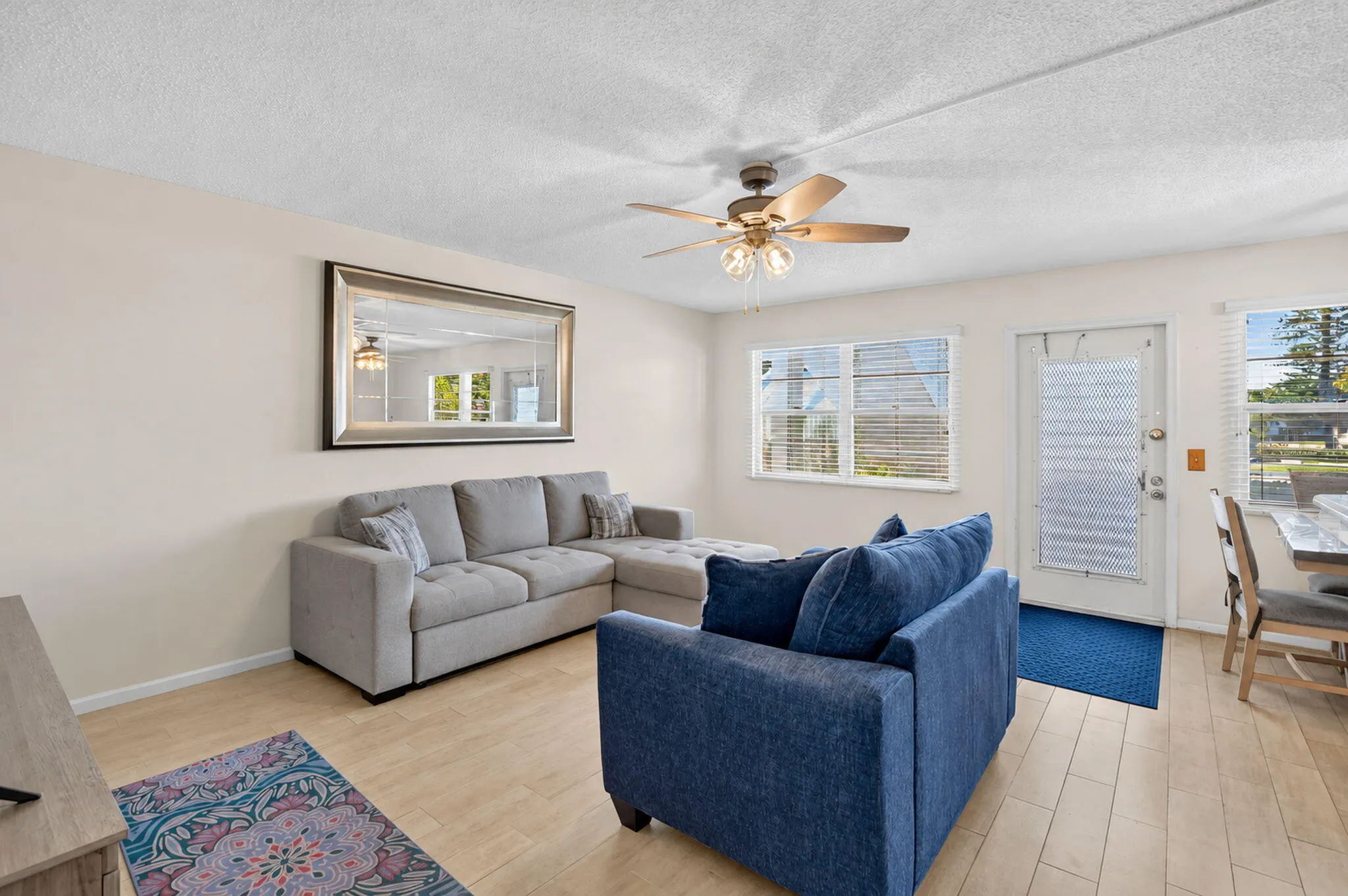 1055 Lyndhurst K