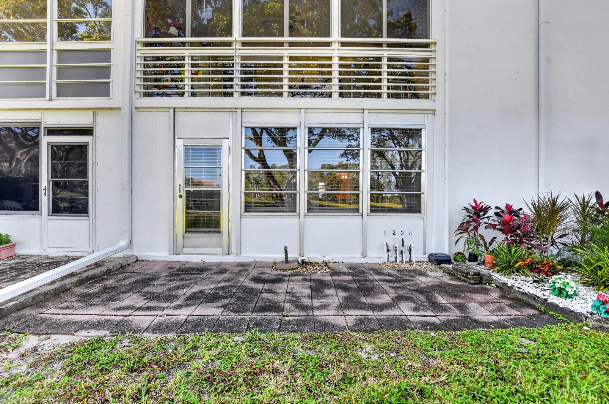 1055 Lyndhurst K