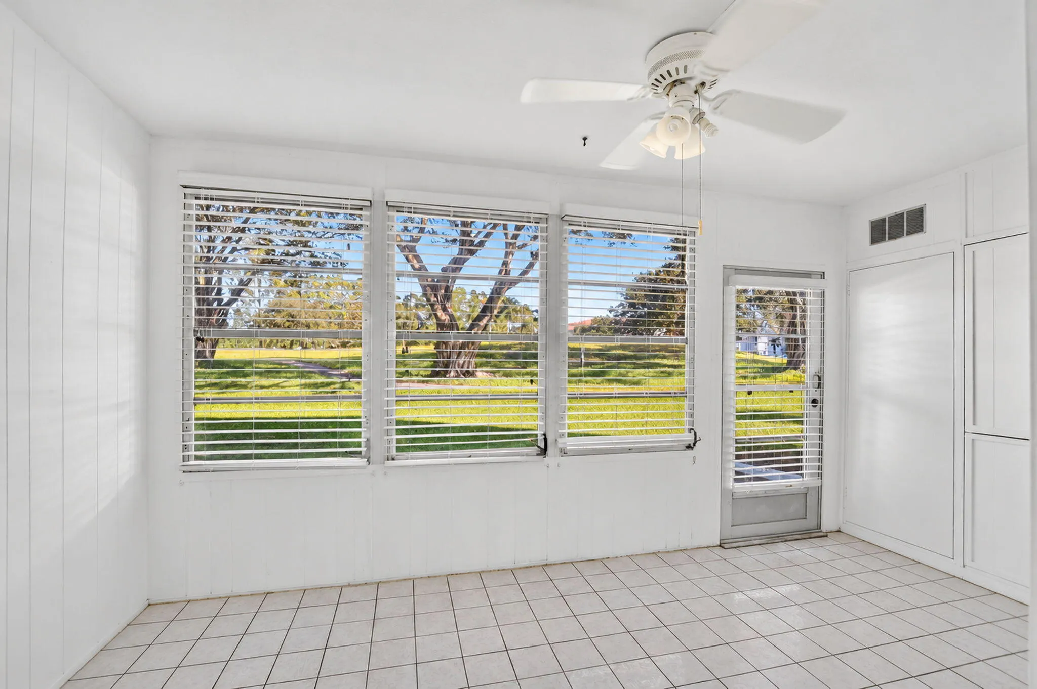 1055 Lyndhurst K