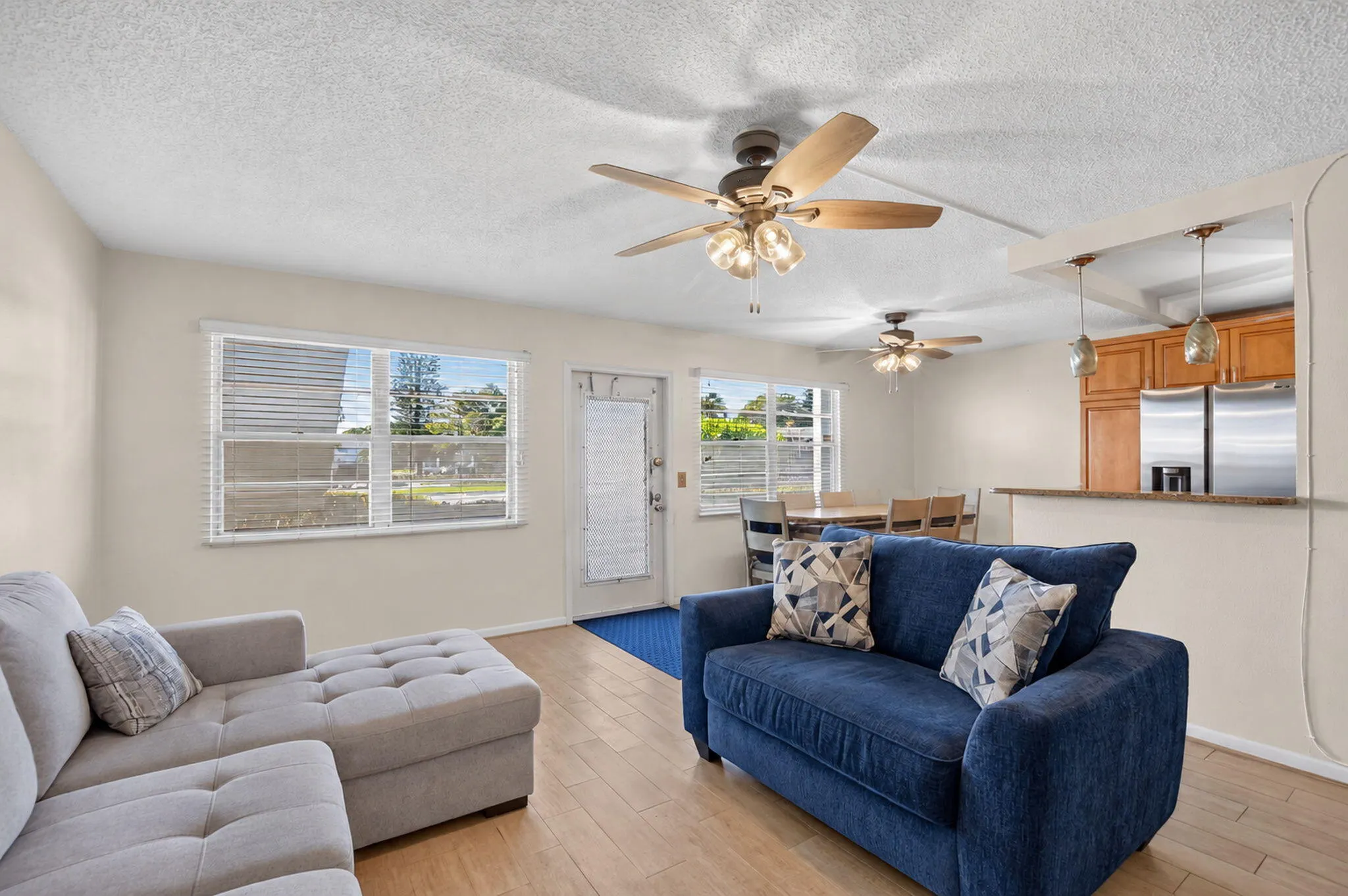 1055 Lyndhurst K