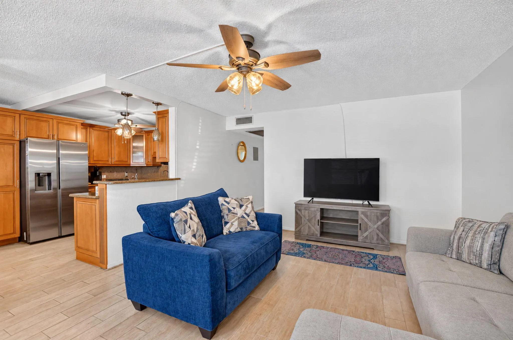 1055 Lyndhurst K