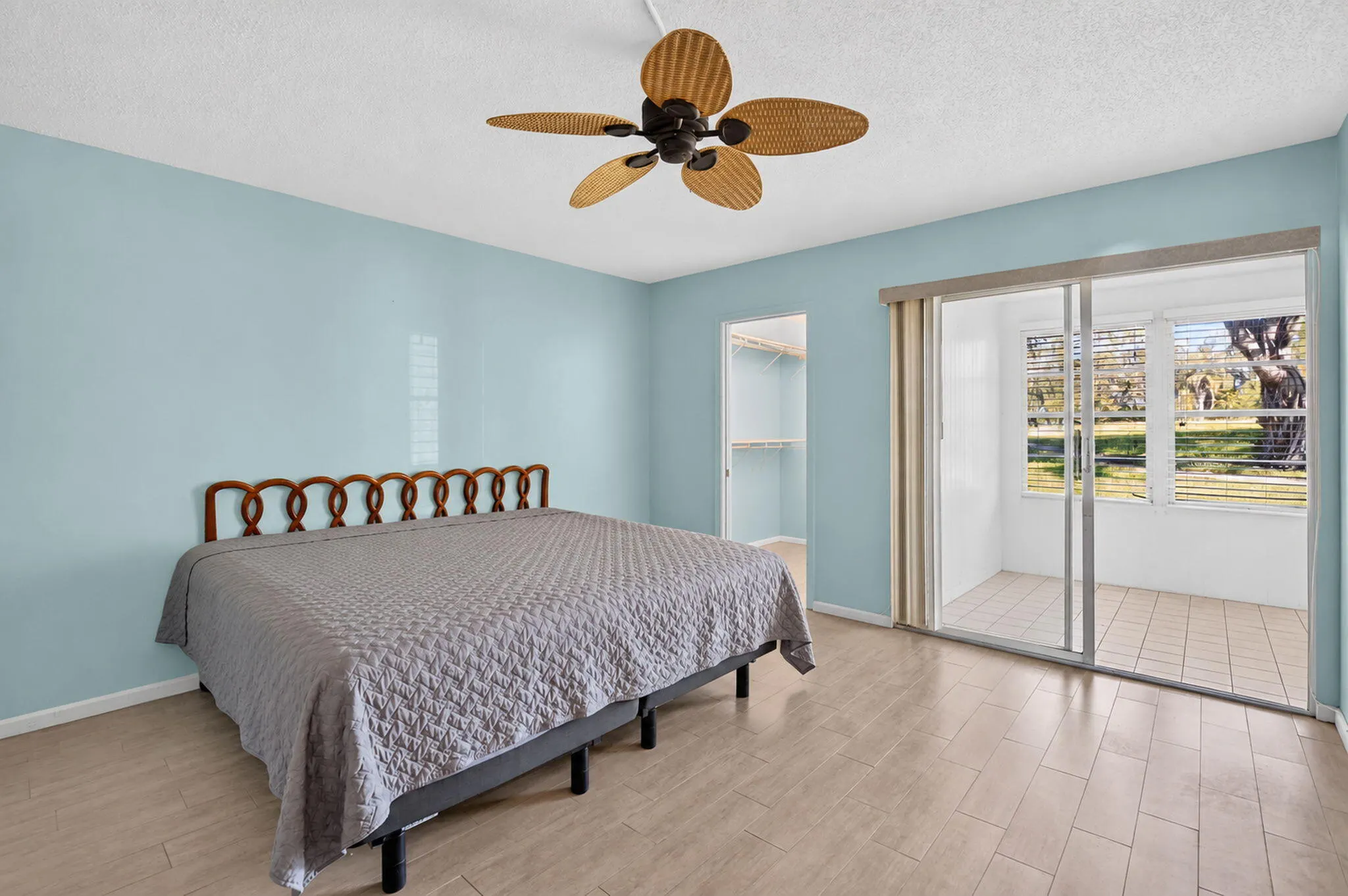1055 Lyndhurst K