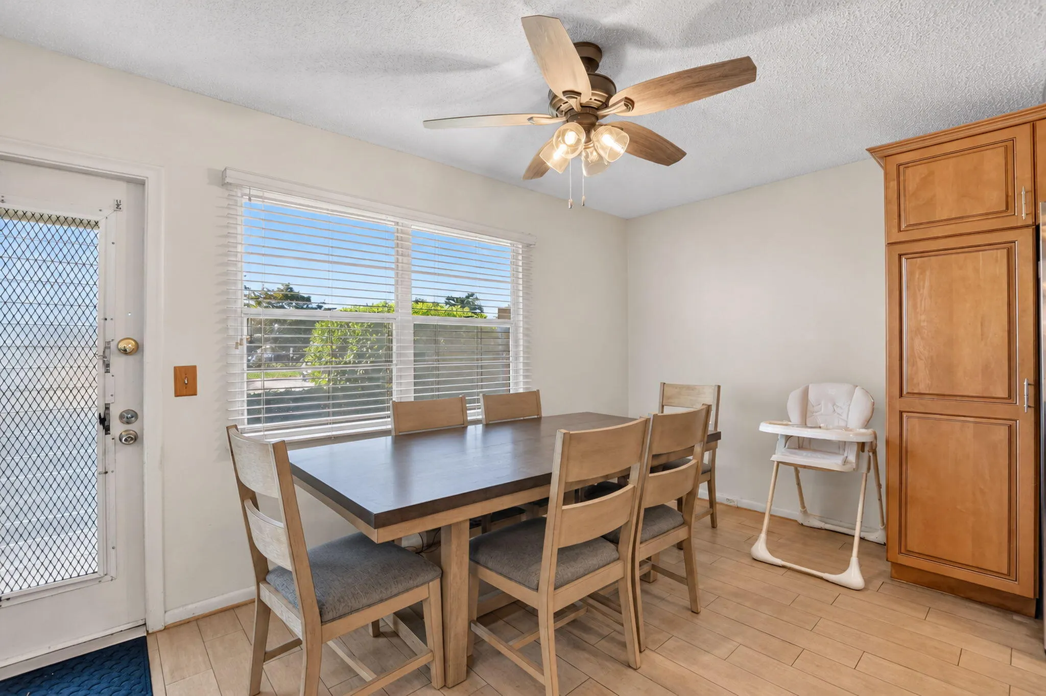 1055 Lyndhurst K