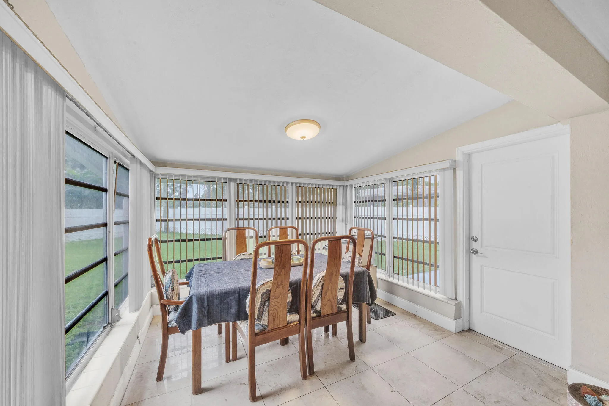 2600 NE 8TH Court