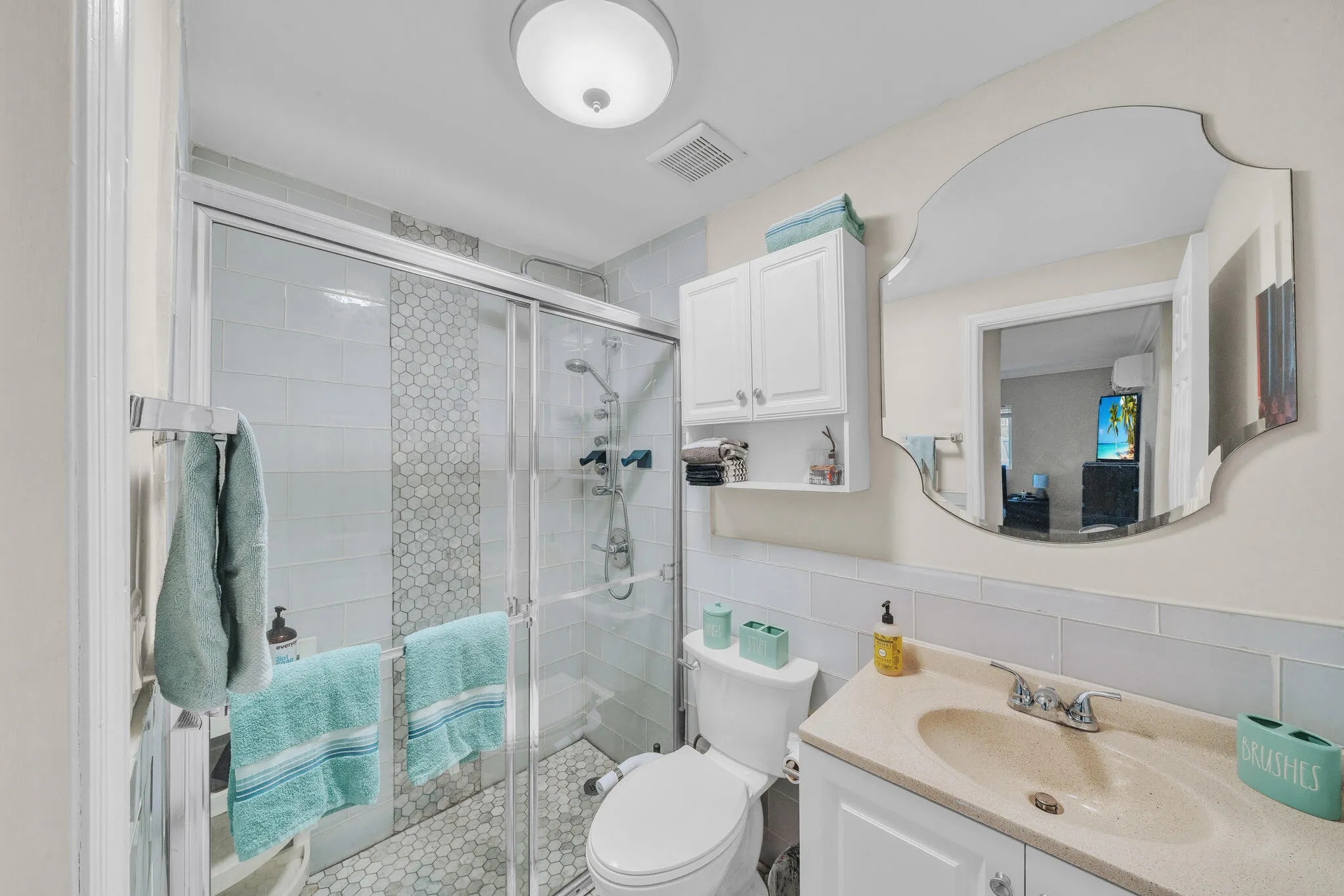 2600 NE 8TH Court