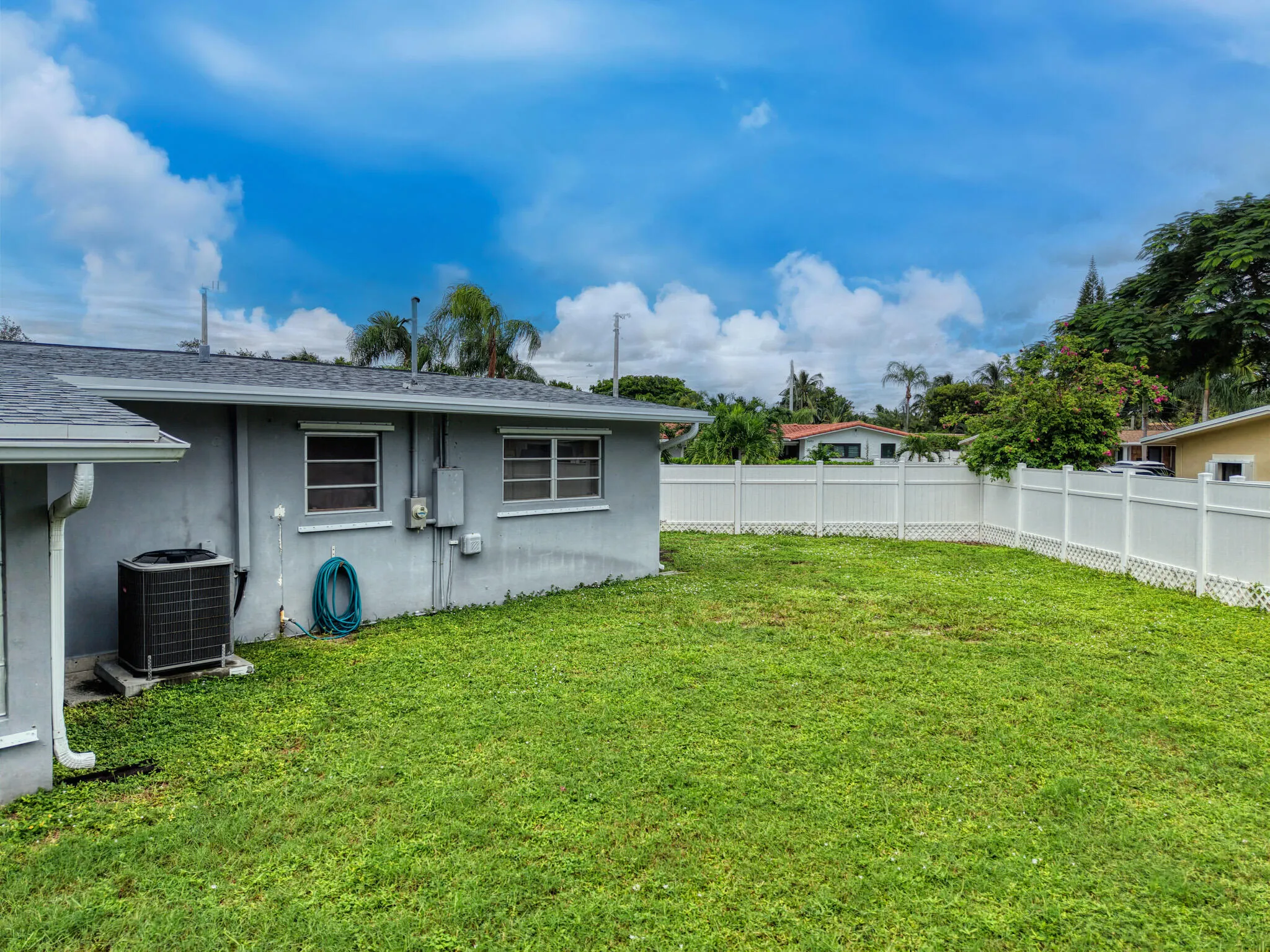 2600 NE 8TH Court