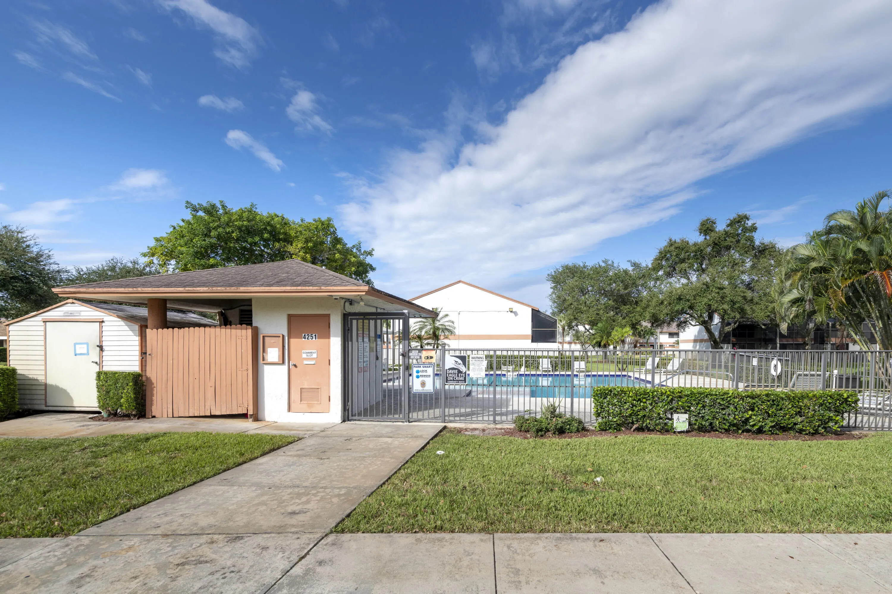 4421 SW 70TH Terrace