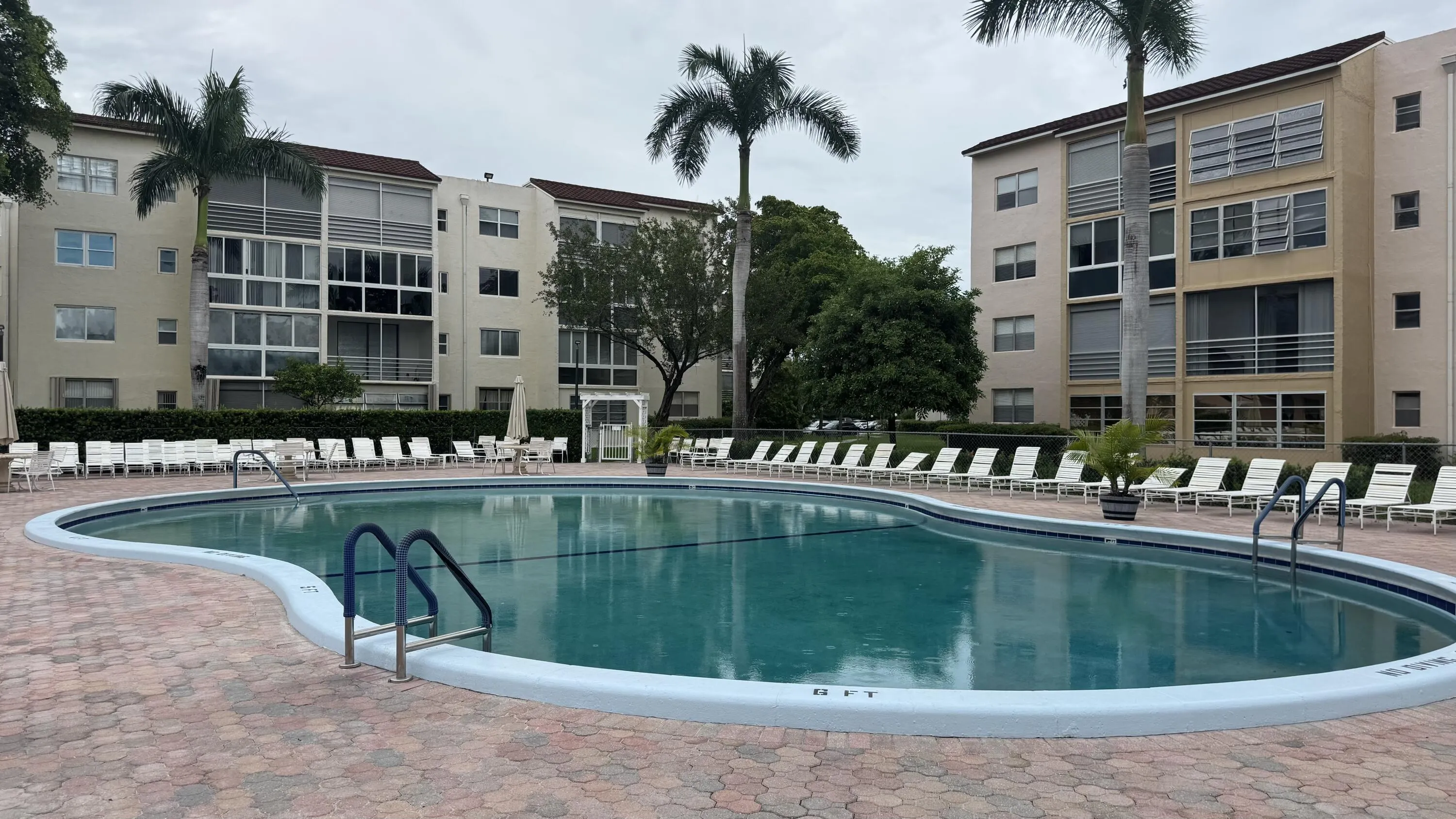 2841 SOMERSET Drive #112