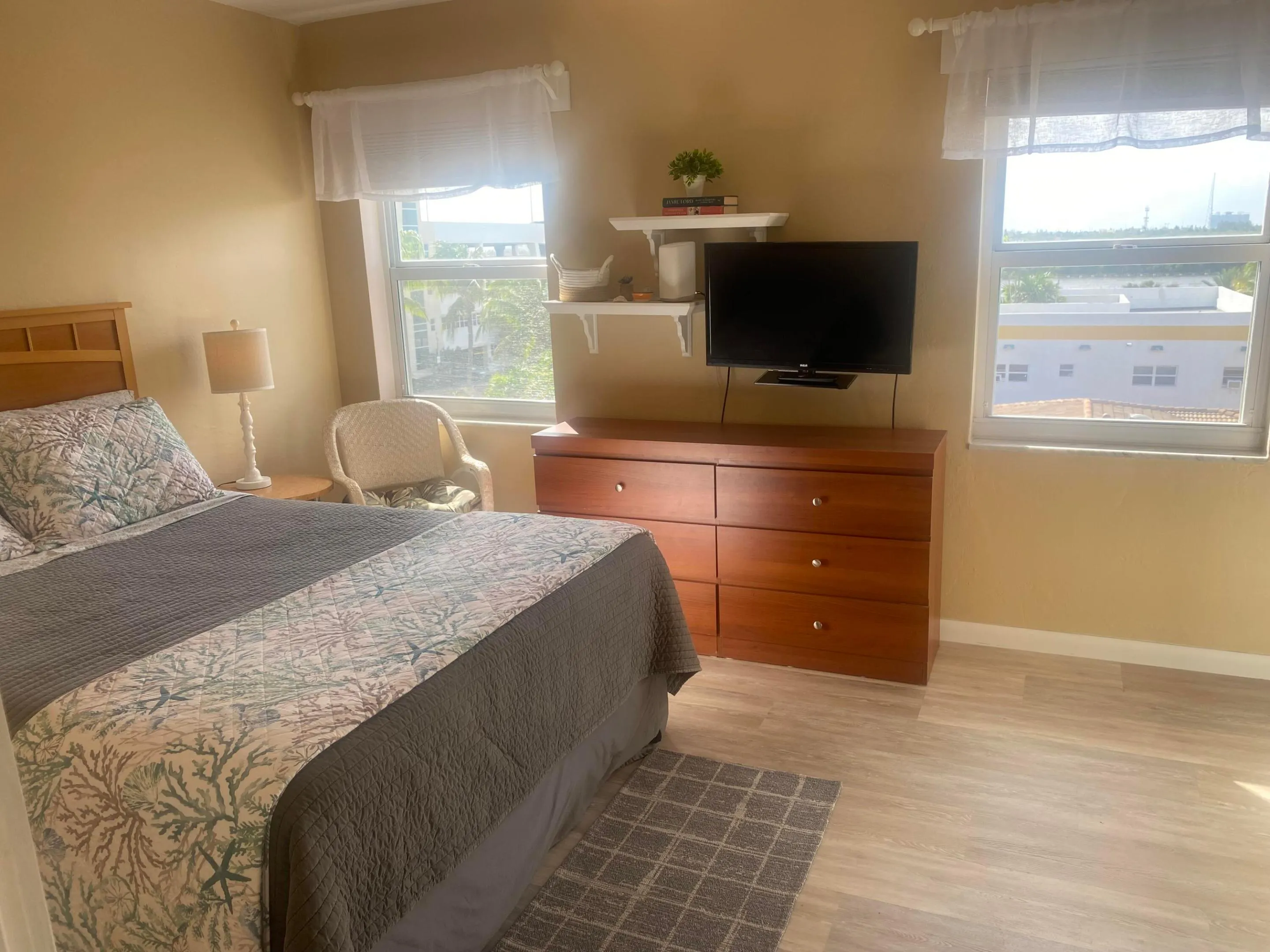 2600 N SURF Road #403