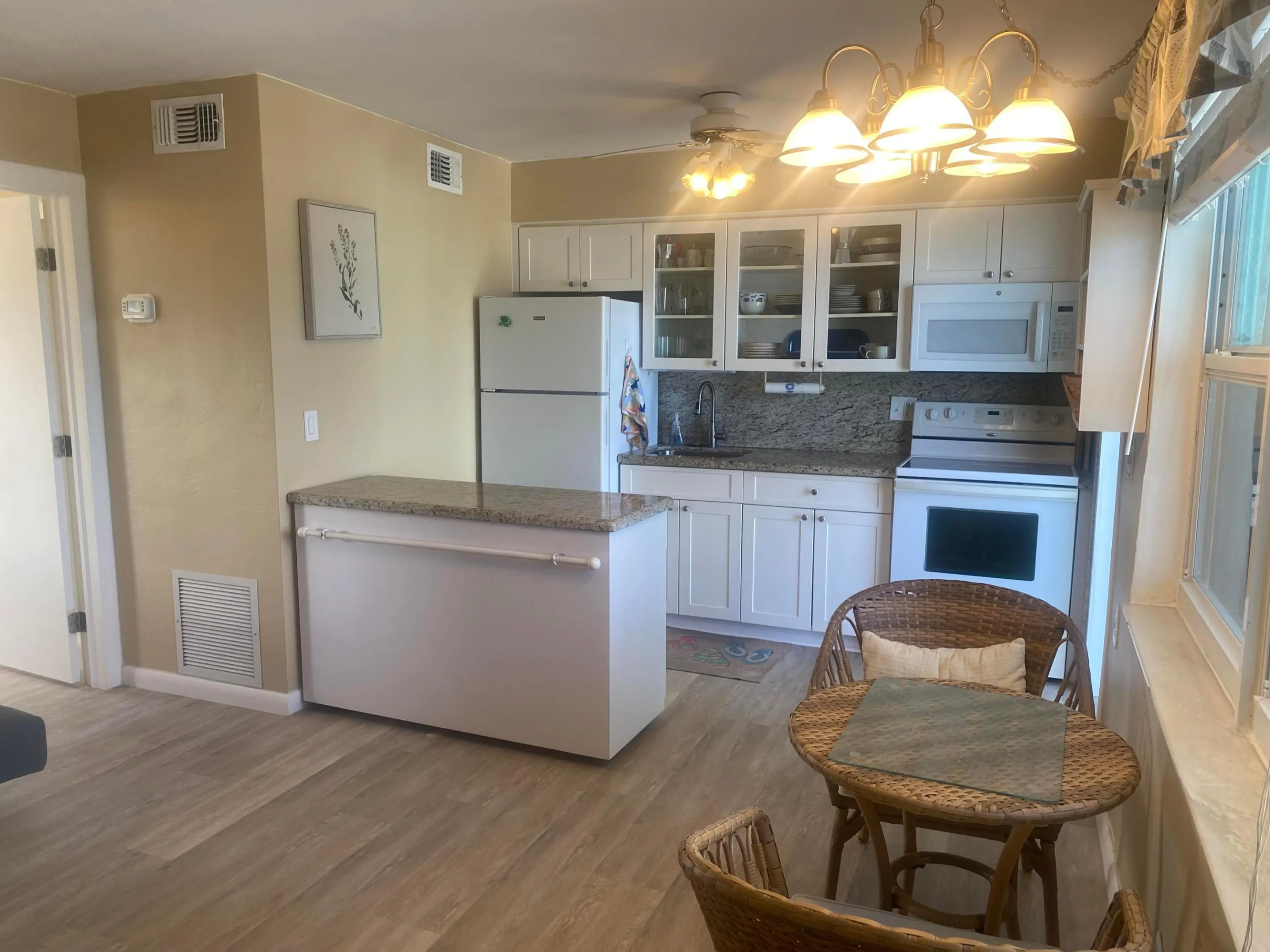 2600 N SURF Road #403