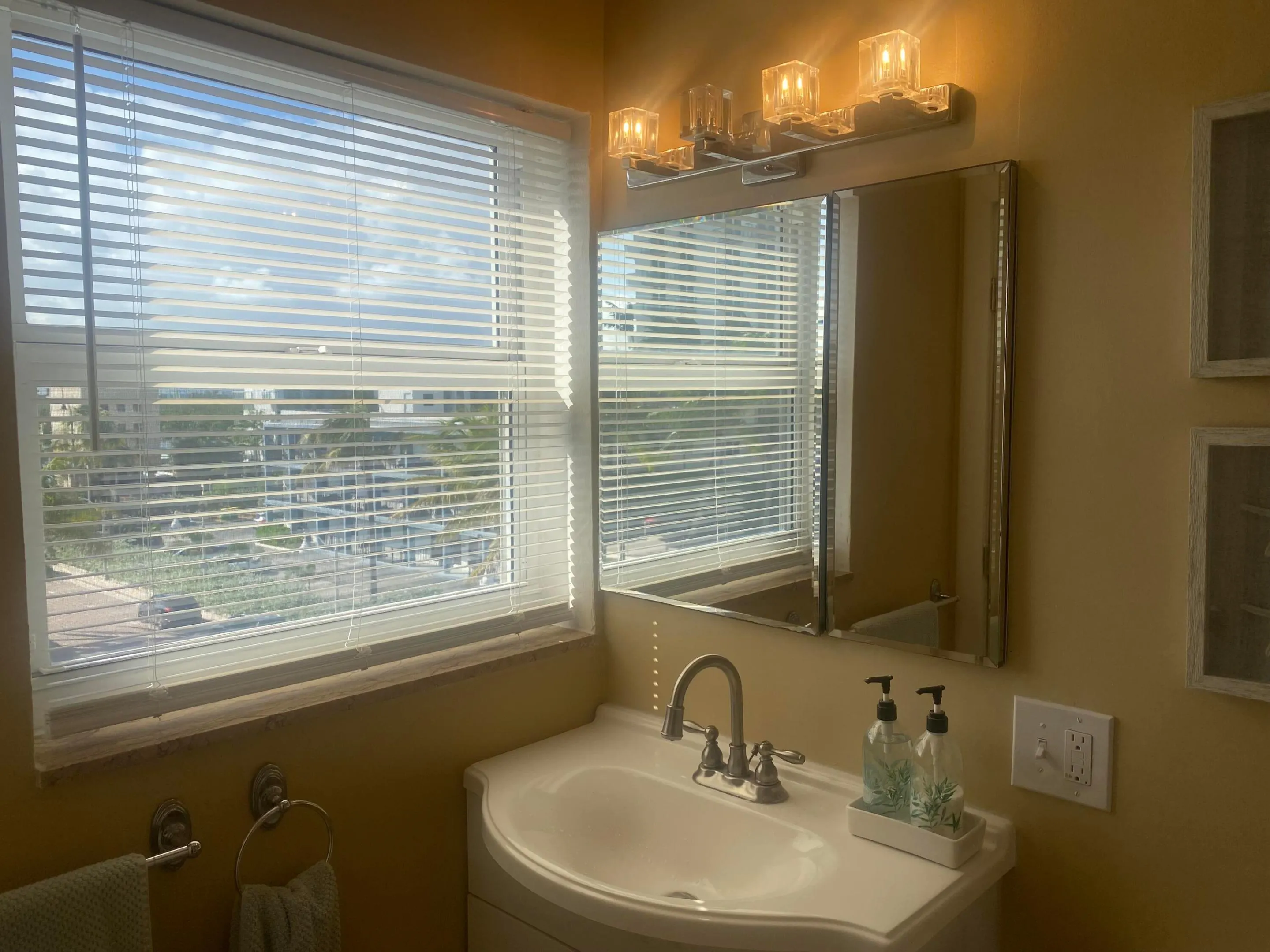 2600 N SURF Road #403