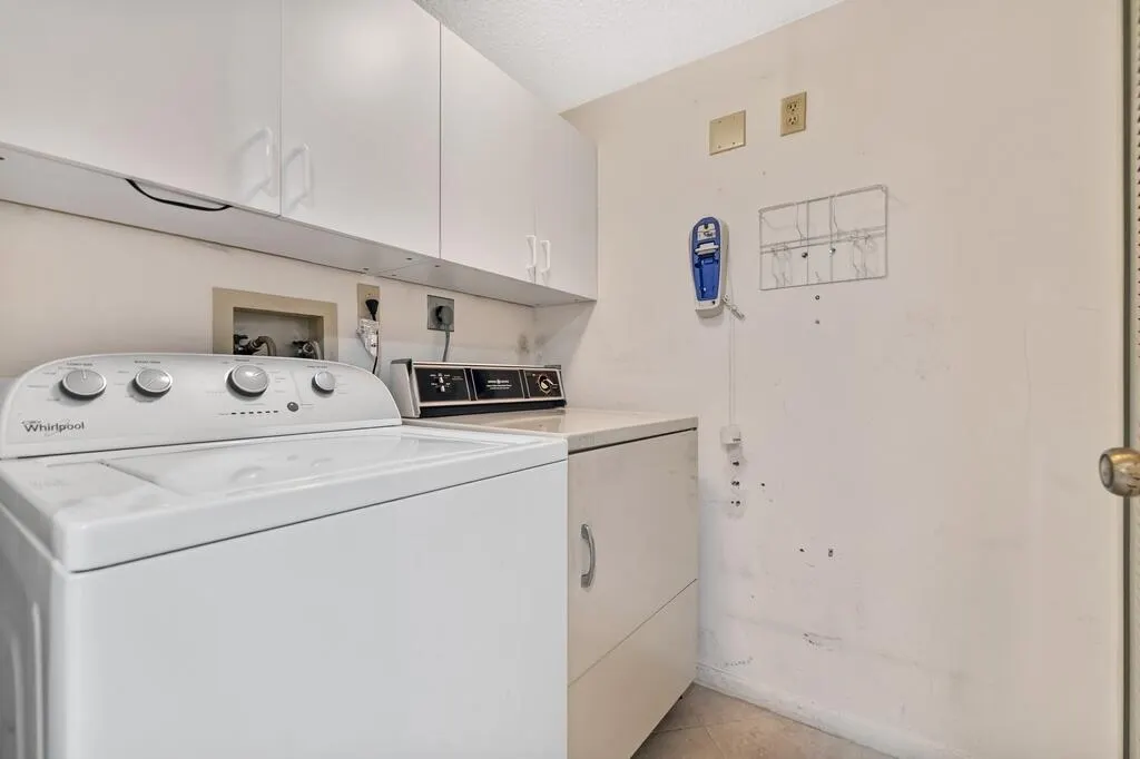 7260 KINGHURST Drive #502