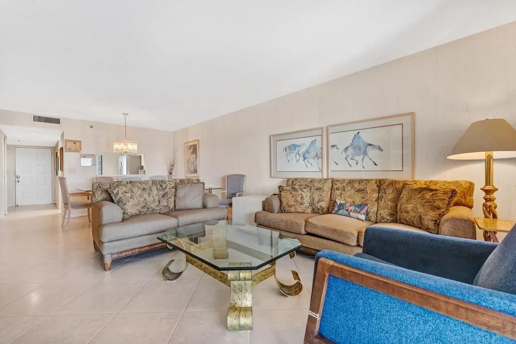 7260 KINGHURST Drive #502
