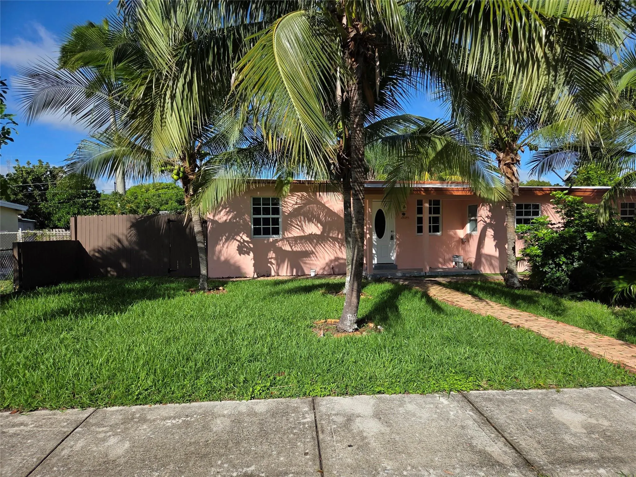 5241 NE 15TH Terrace