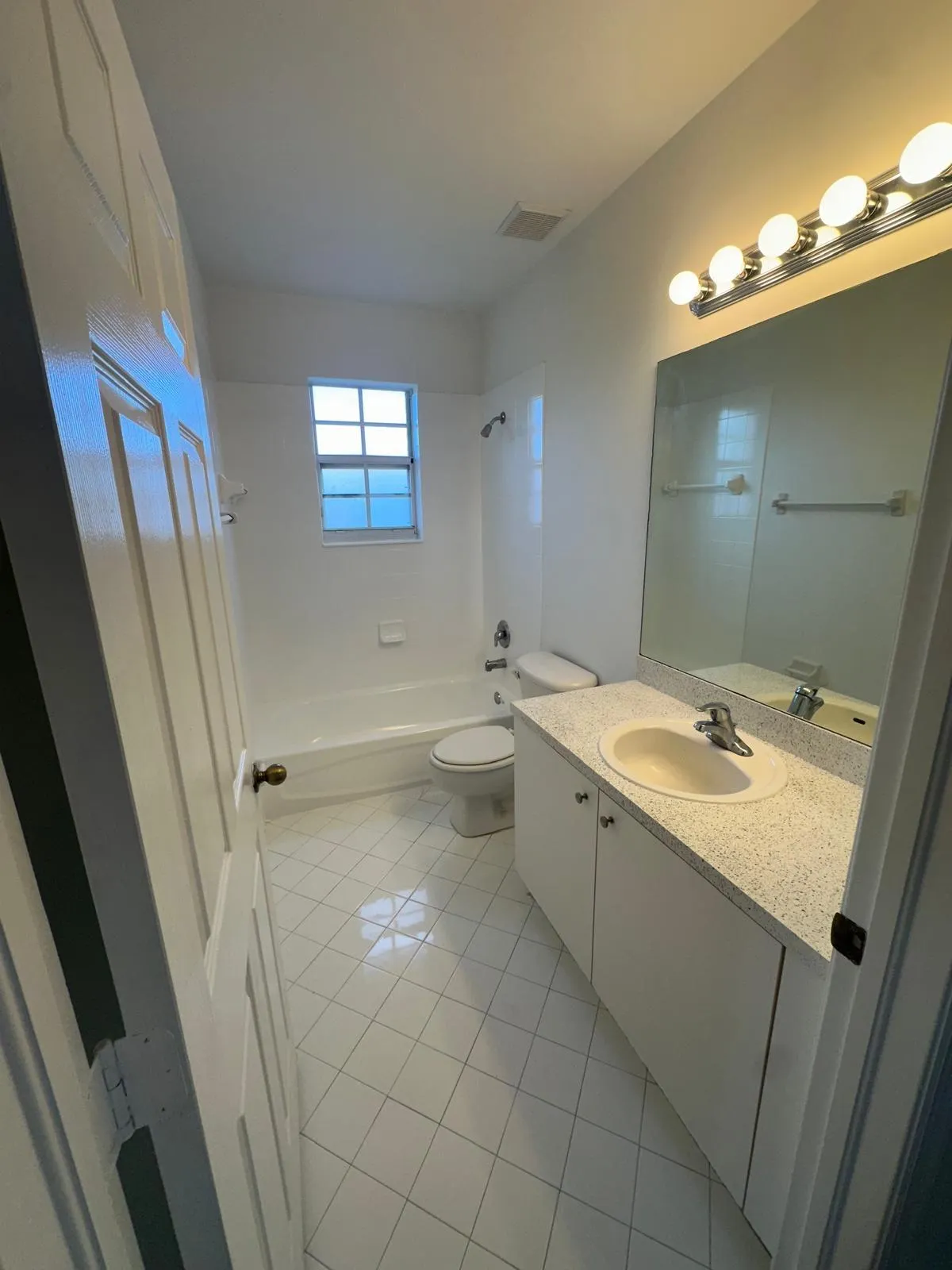 1570 NE 33 Road #201