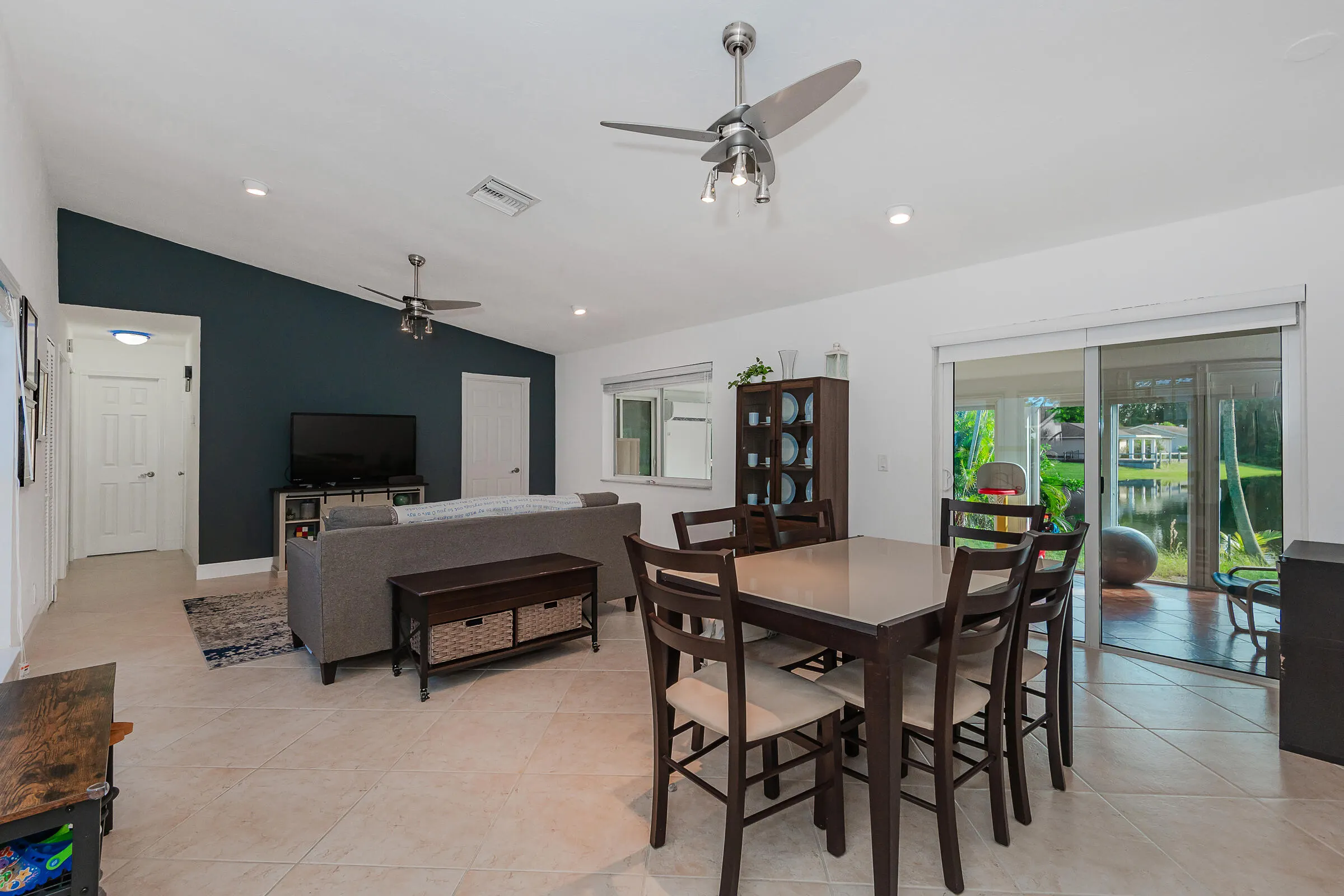 288 NW 39th Way