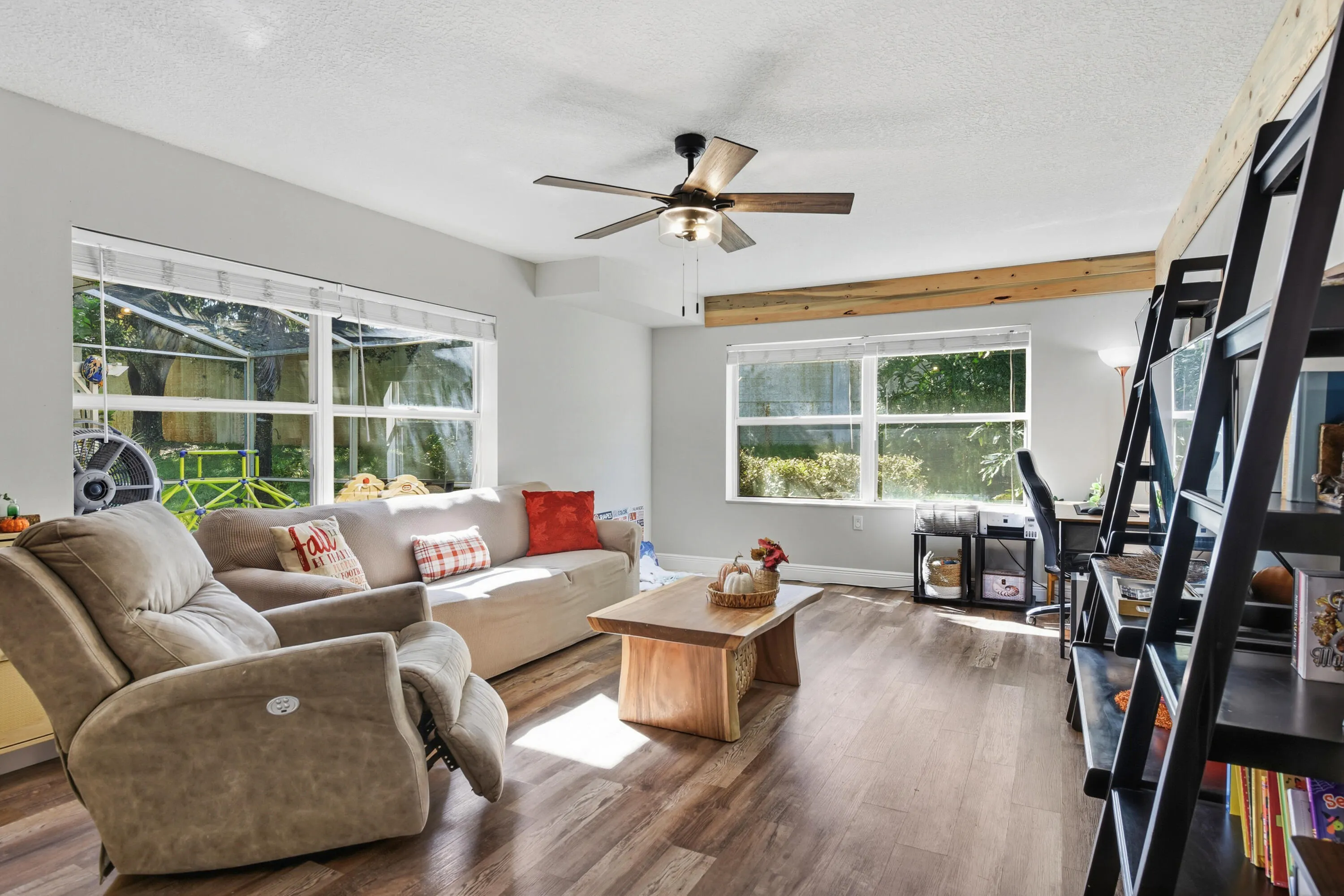 3233 SW SUNSET TRACE Circle
