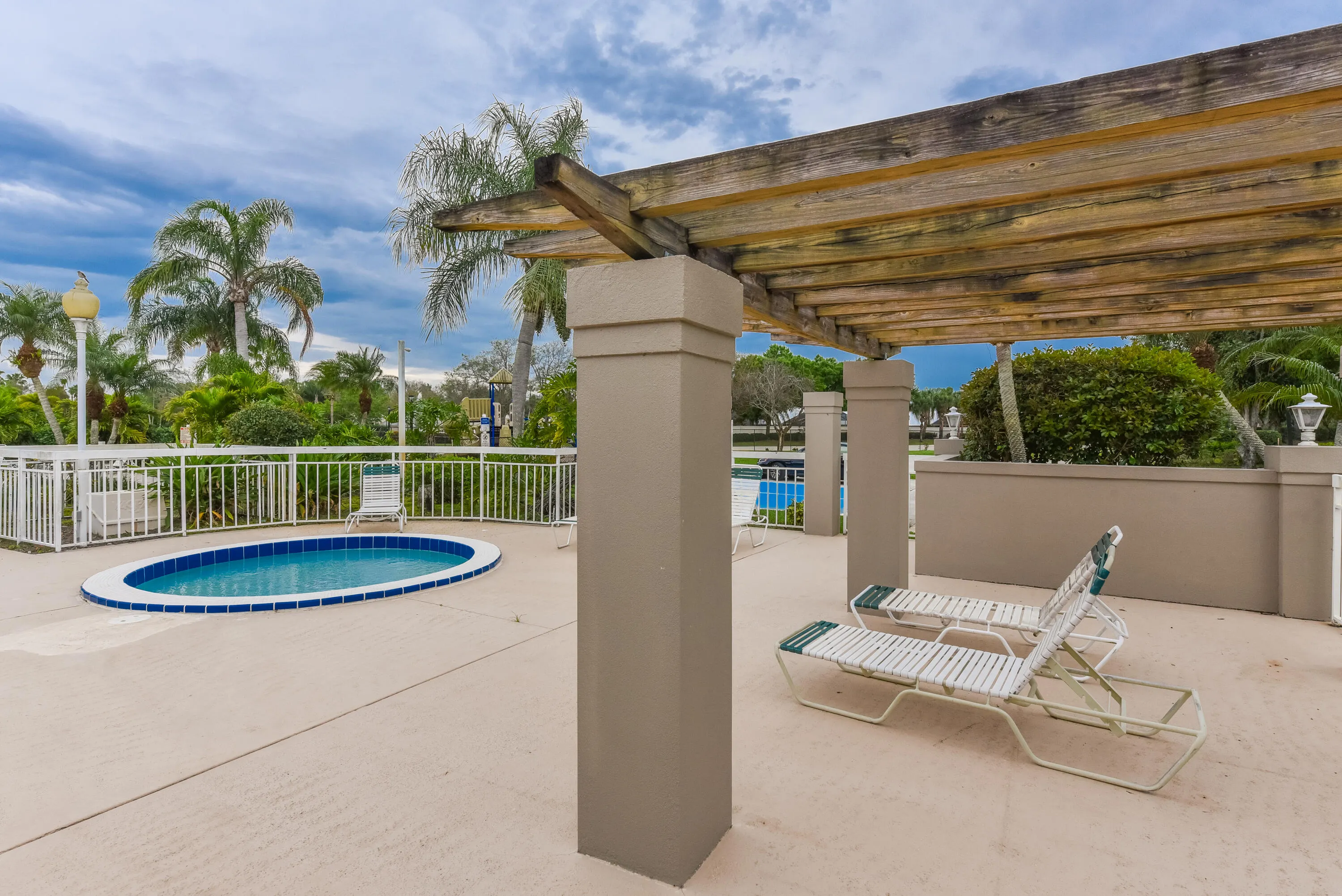 3233 SW SUNSET TRACE Circle