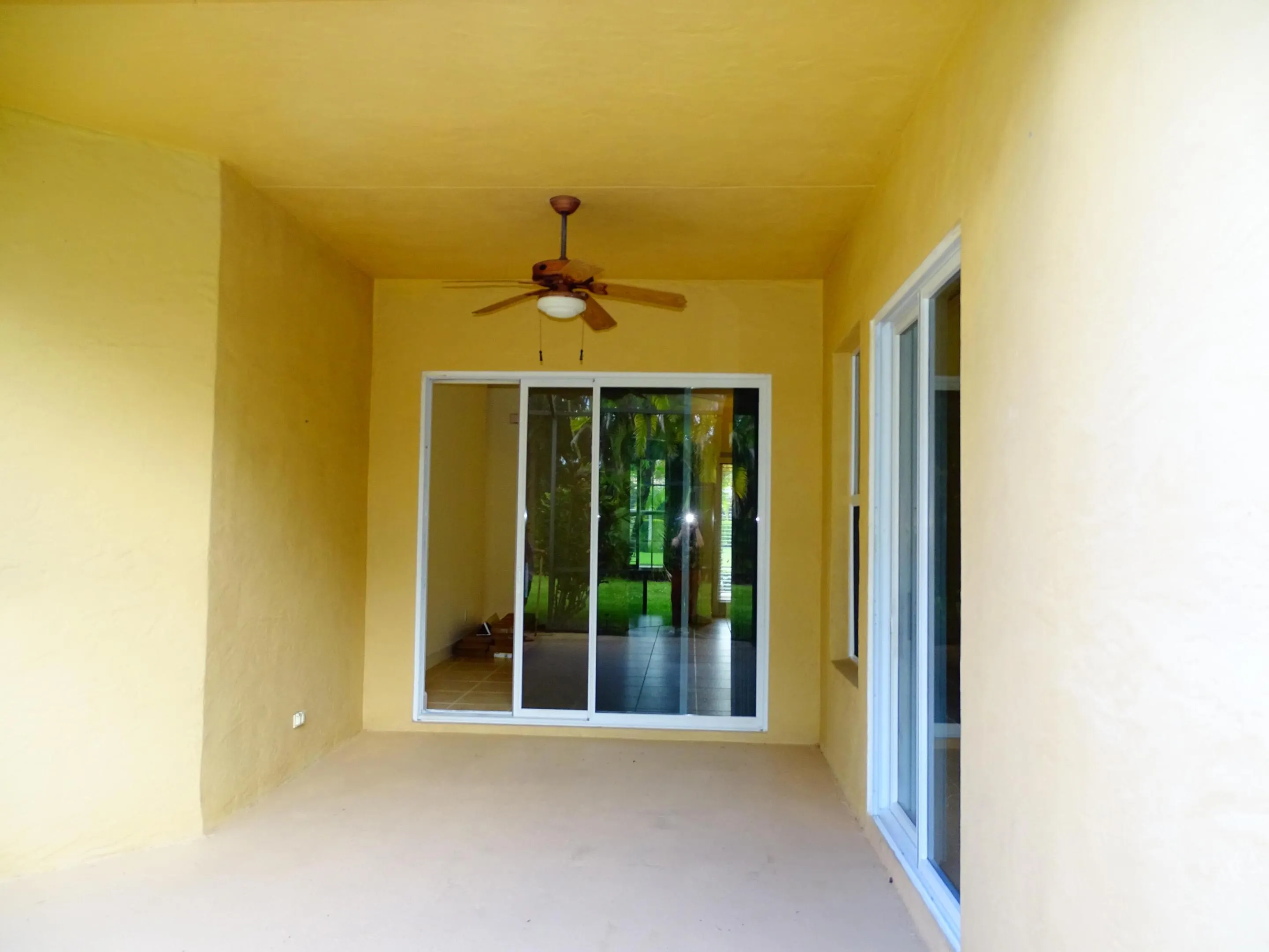854 SW SAINT TROPEZ Court