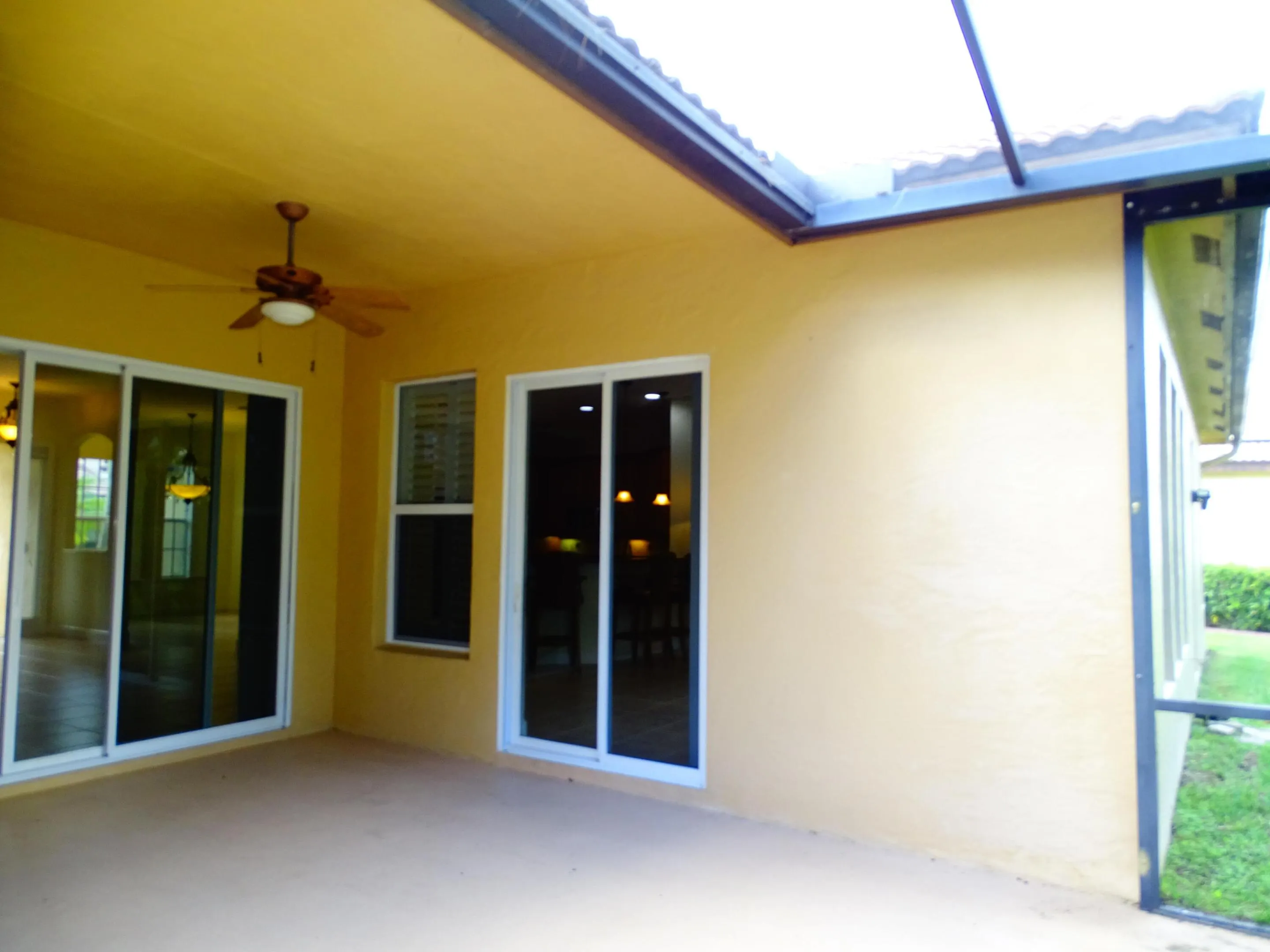 854 SW SAINT TROPEZ Court