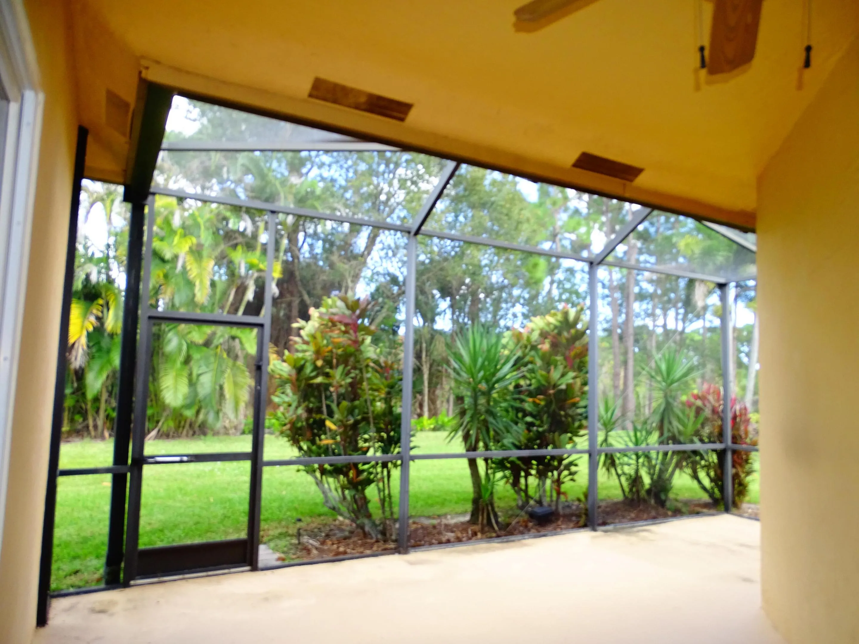 854 SW SAINT TROPEZ Court