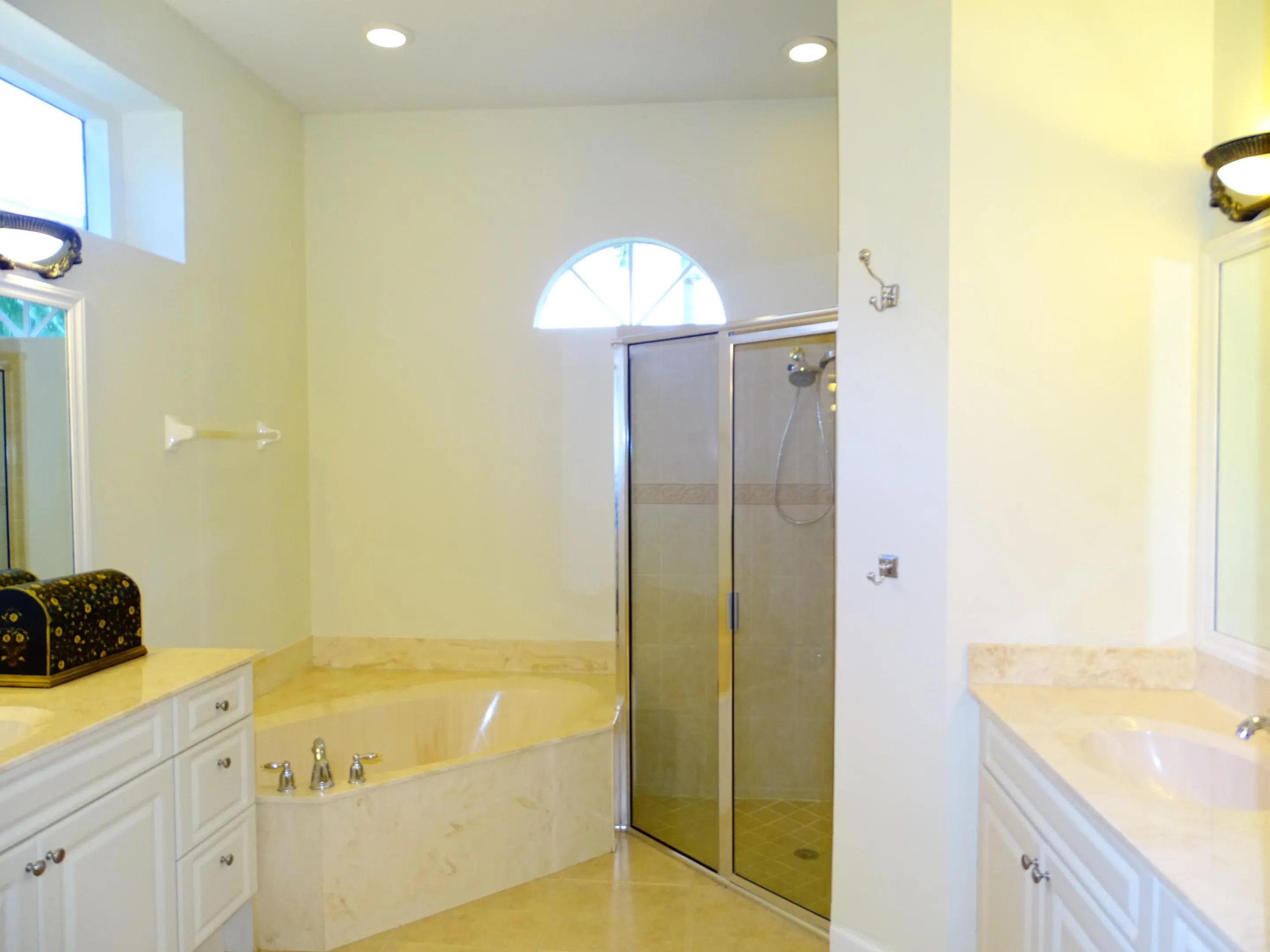 854 SW SAINT TROPEZ Court