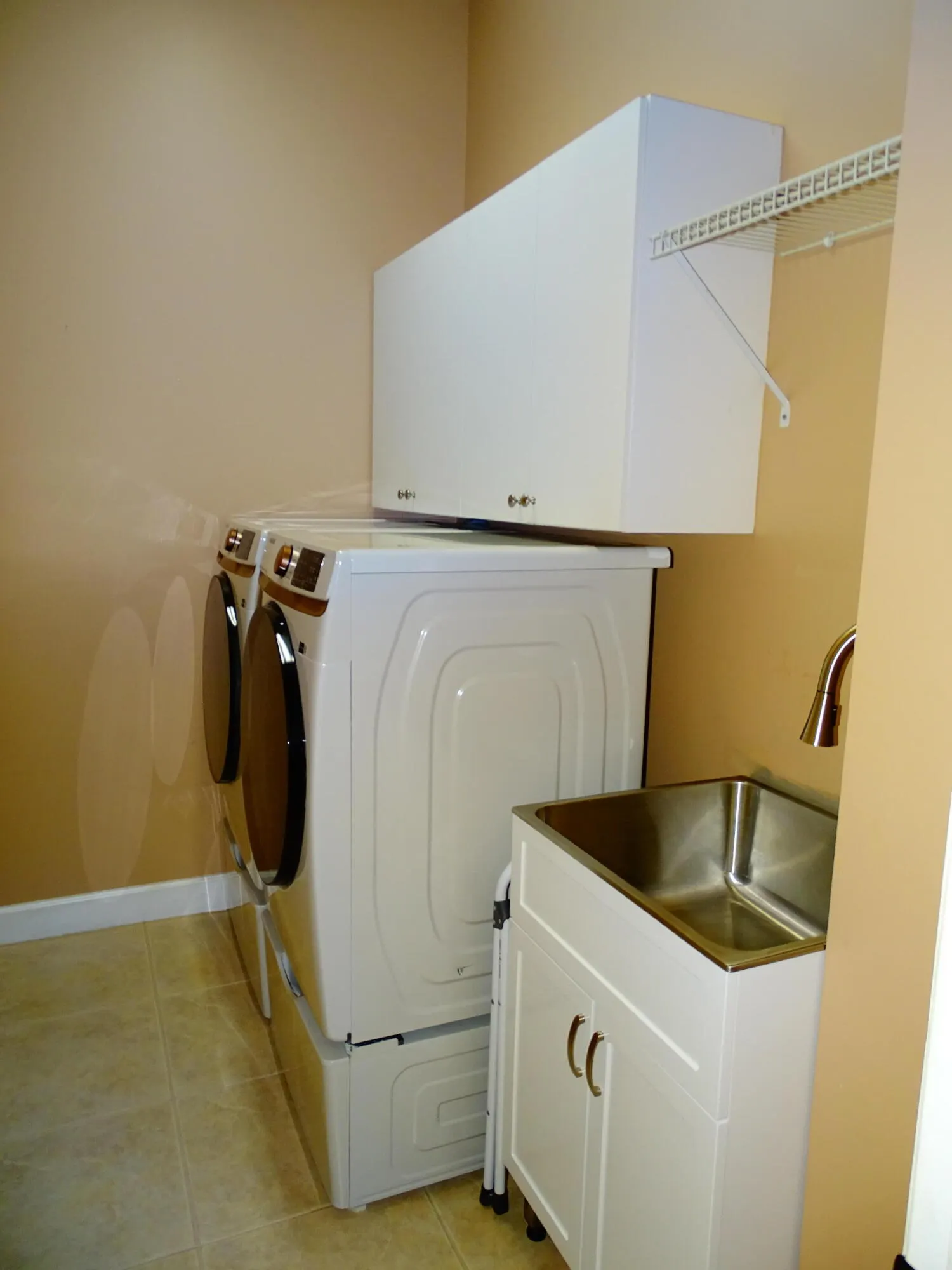 854 SW SAINT TROPEZ Court