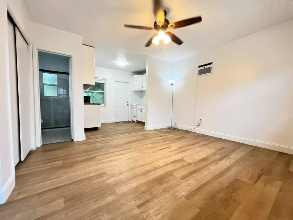 1302 S FEDERAL Highway #1