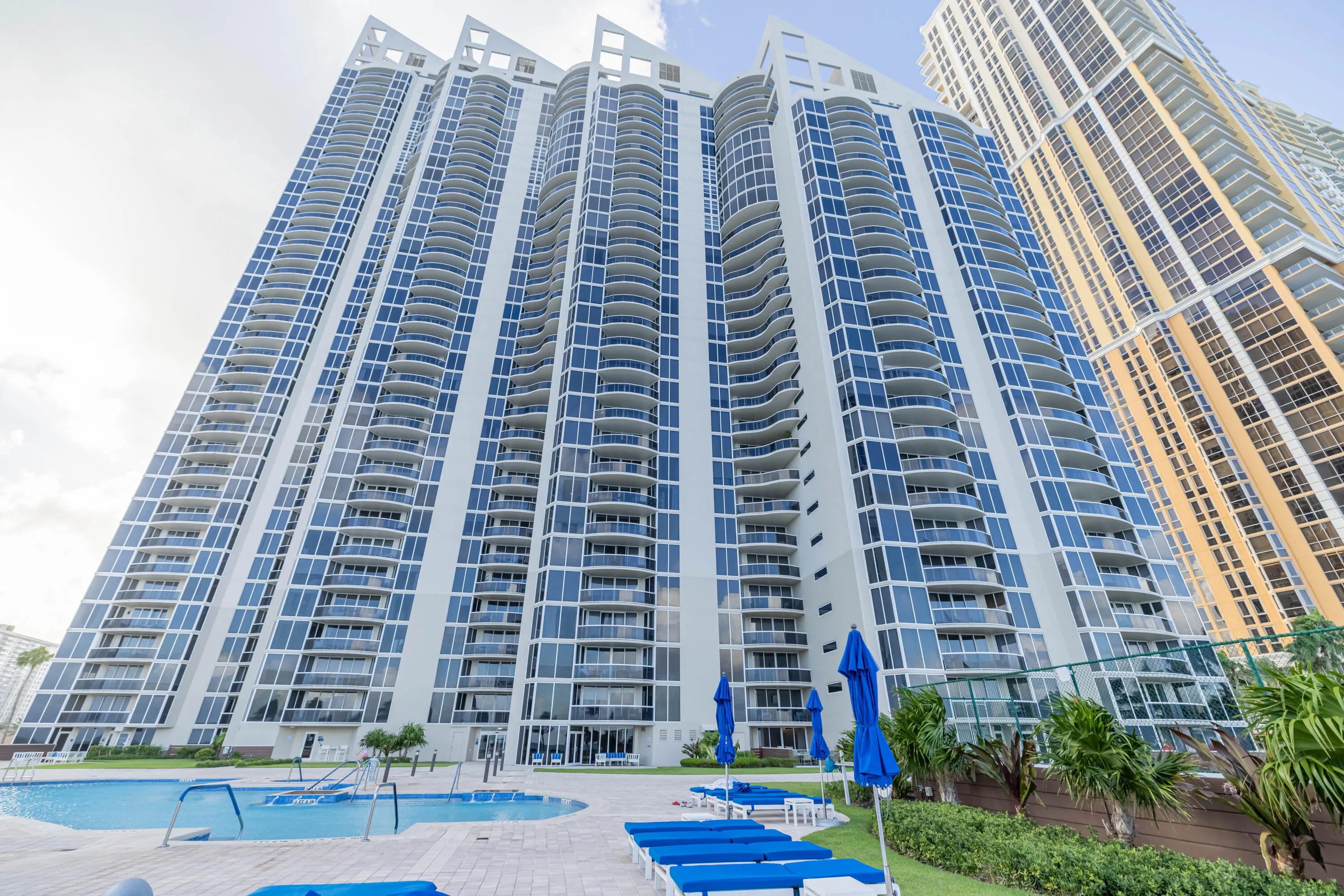 17555 COLLINS Avenue #2305