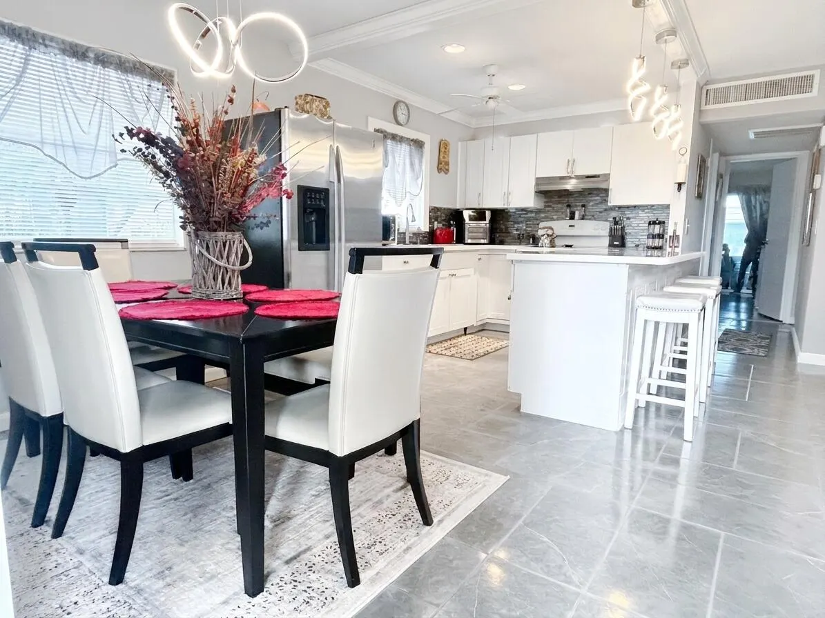 233 SEVILLE J Boulevard