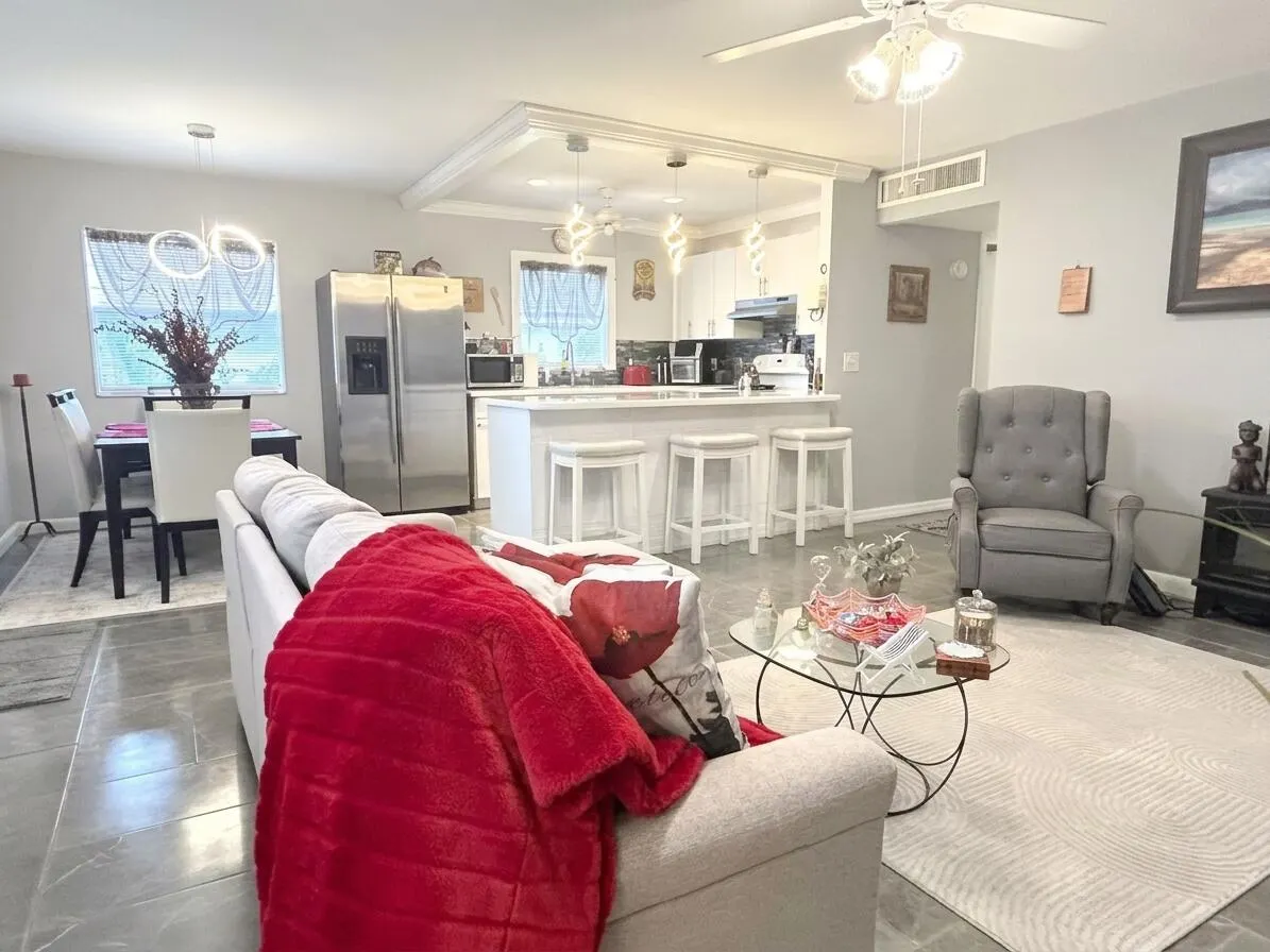 233 SEVILLE J Boulevard