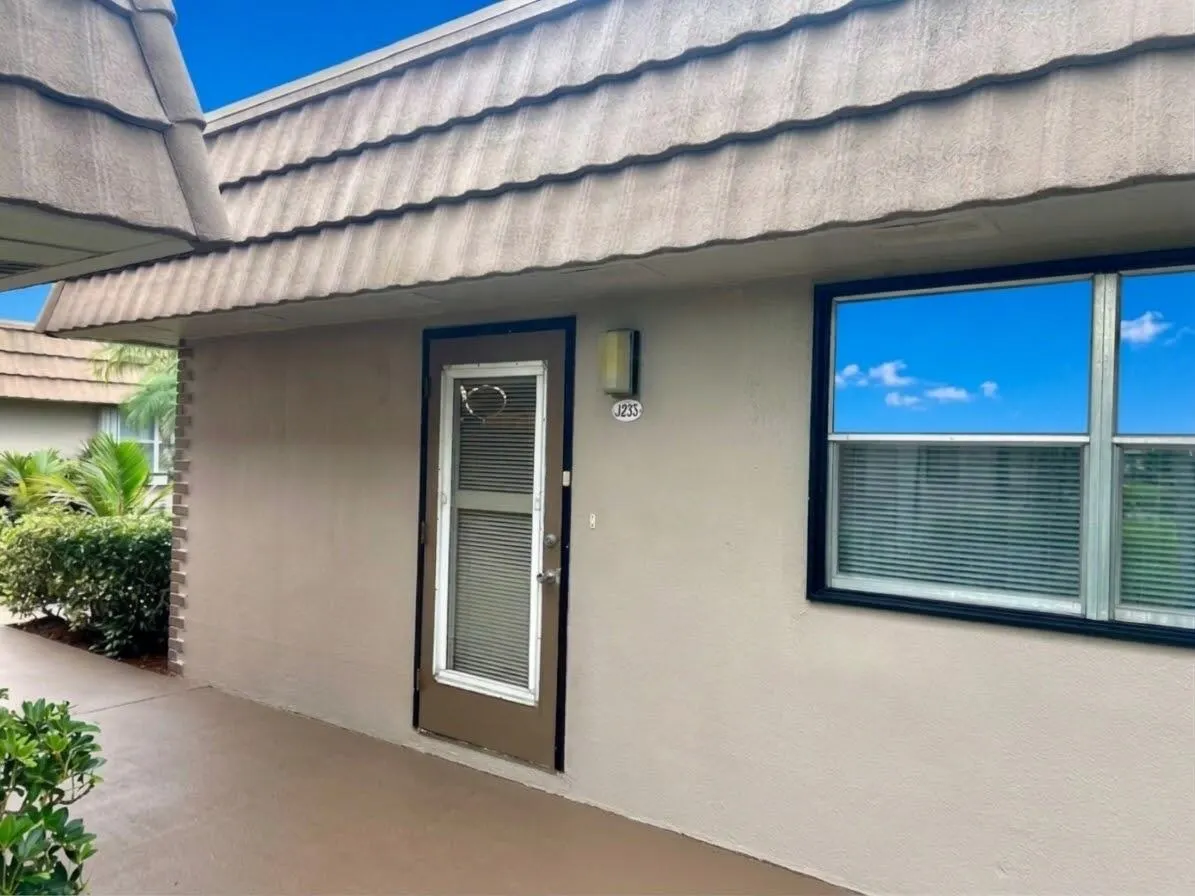 233 SEVILLE J Boulevard