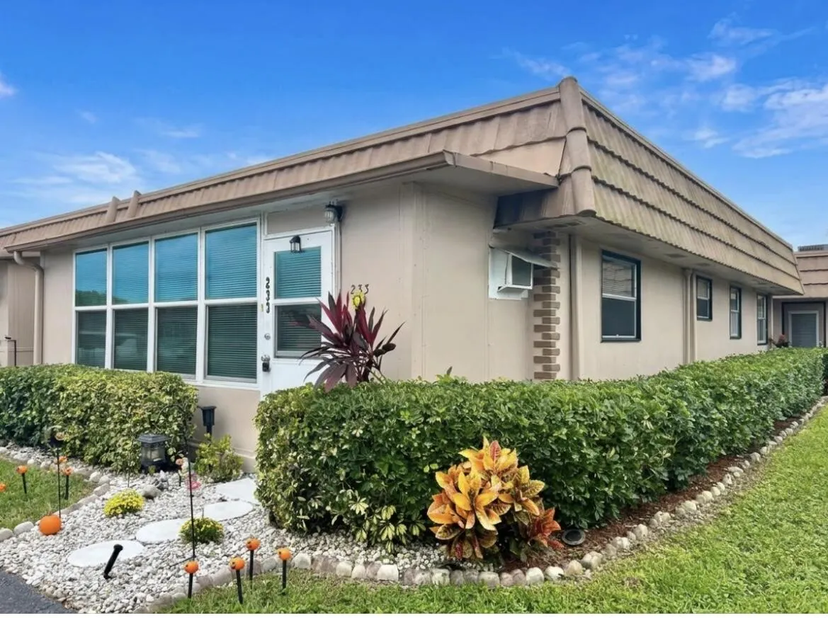 233 SEVILLE J Boulevard