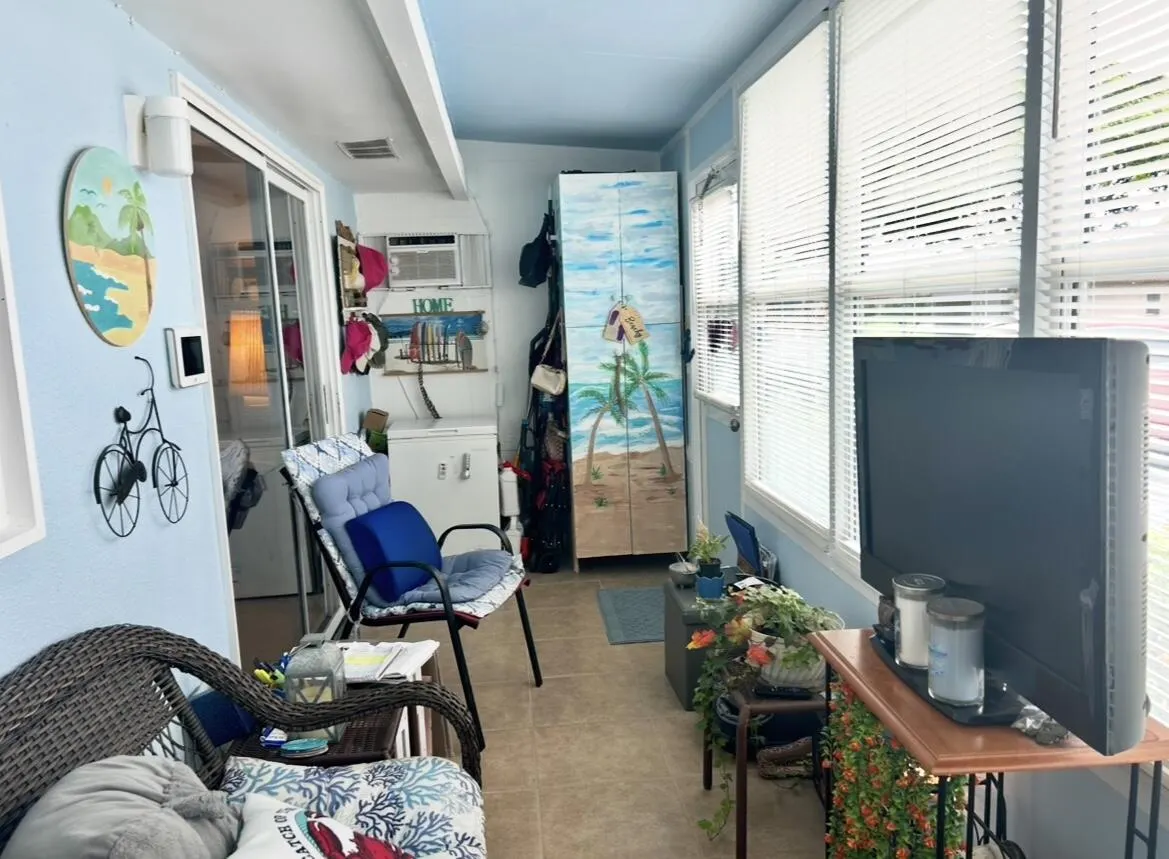 233 SEVILLE J Boulevard