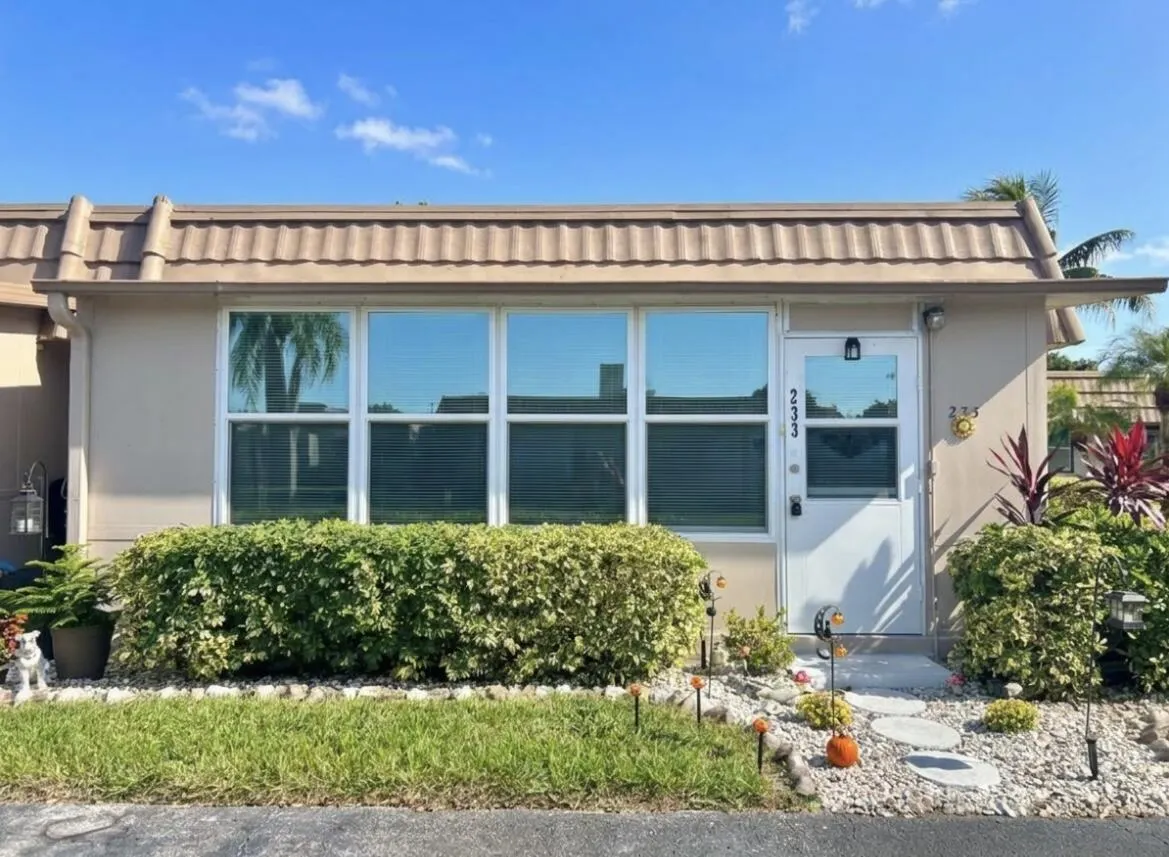 233 SEVILLE J Boulevard