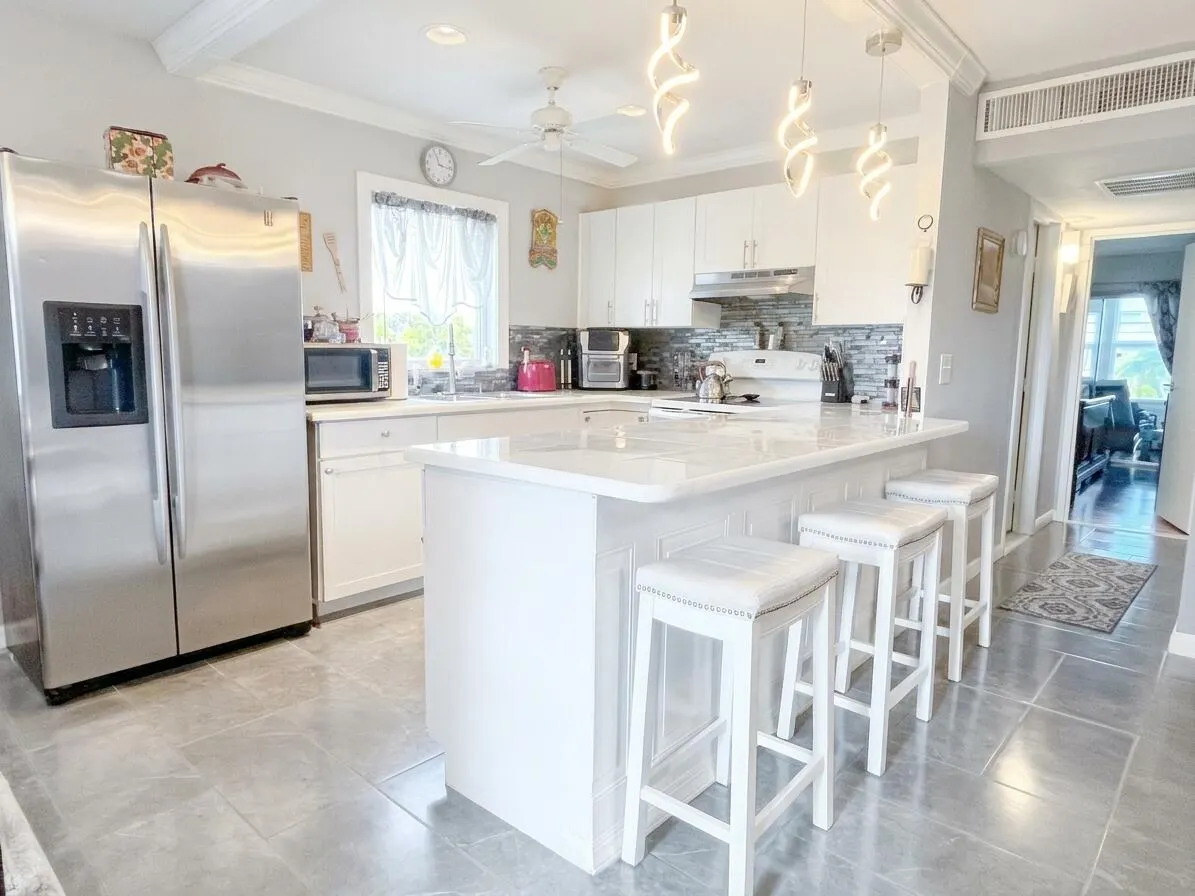 233 SEVILLE J Boulevard