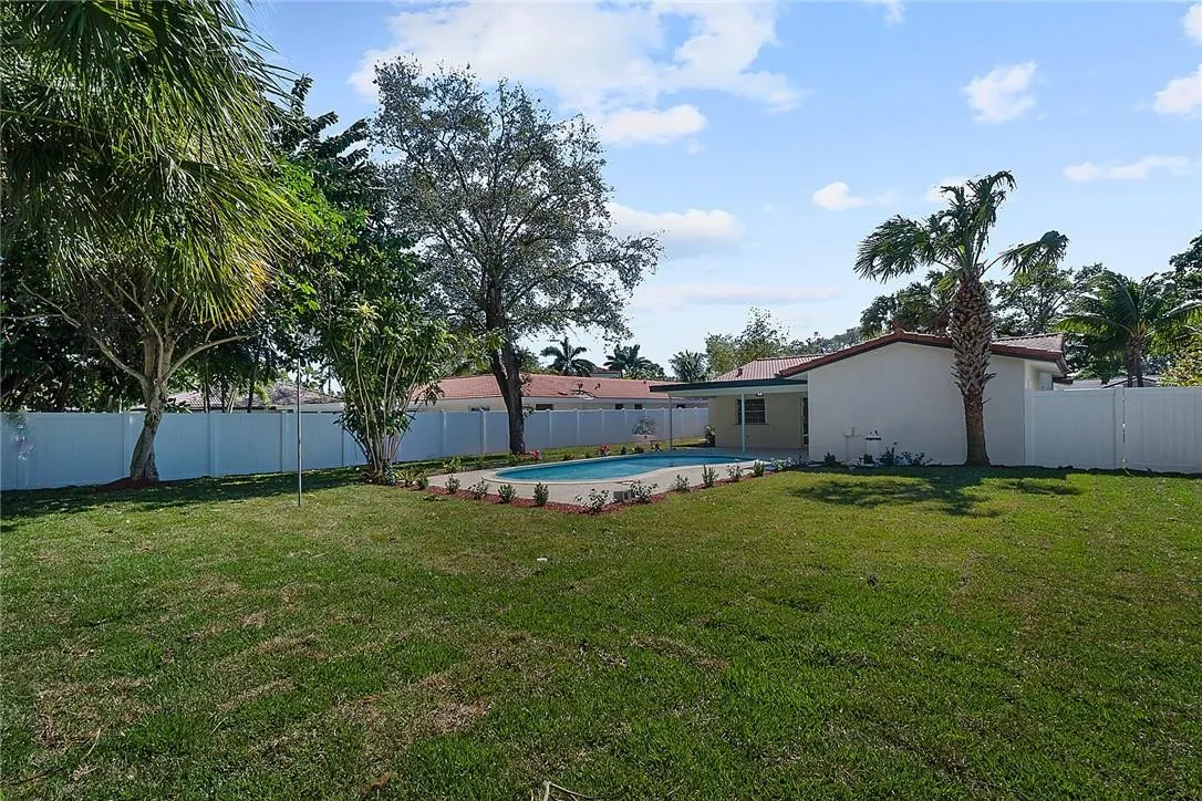 807 NW 7TH Street