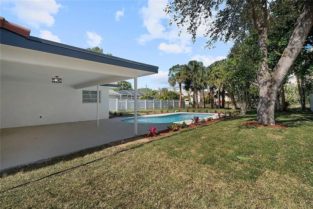 807 NW 7TH Street
