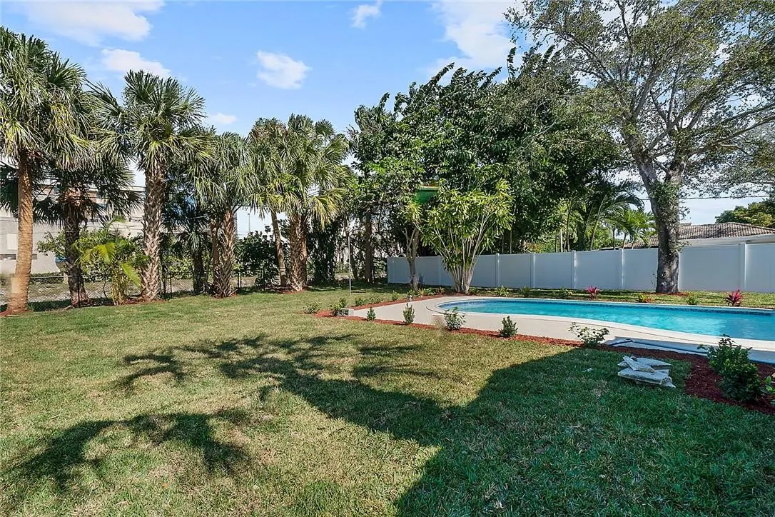 807 NW 7TH Street