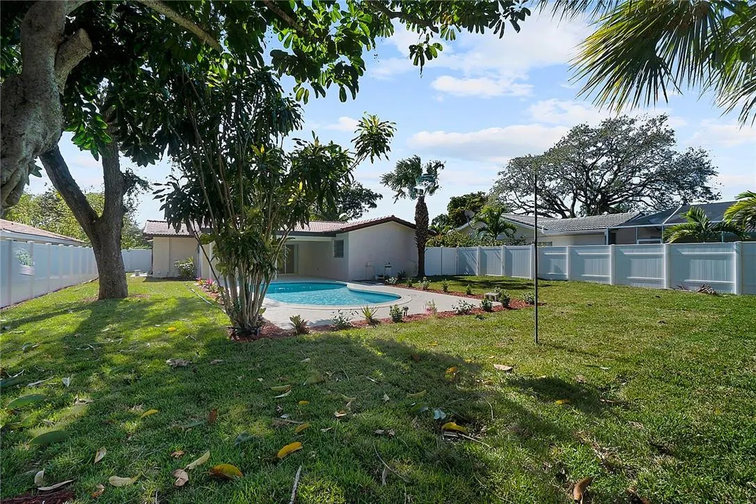 807 NW 7TH Street