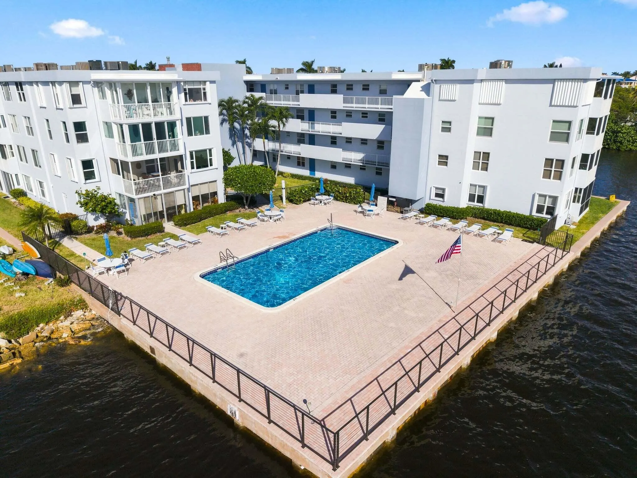 1810 NEW PALM Way #316
