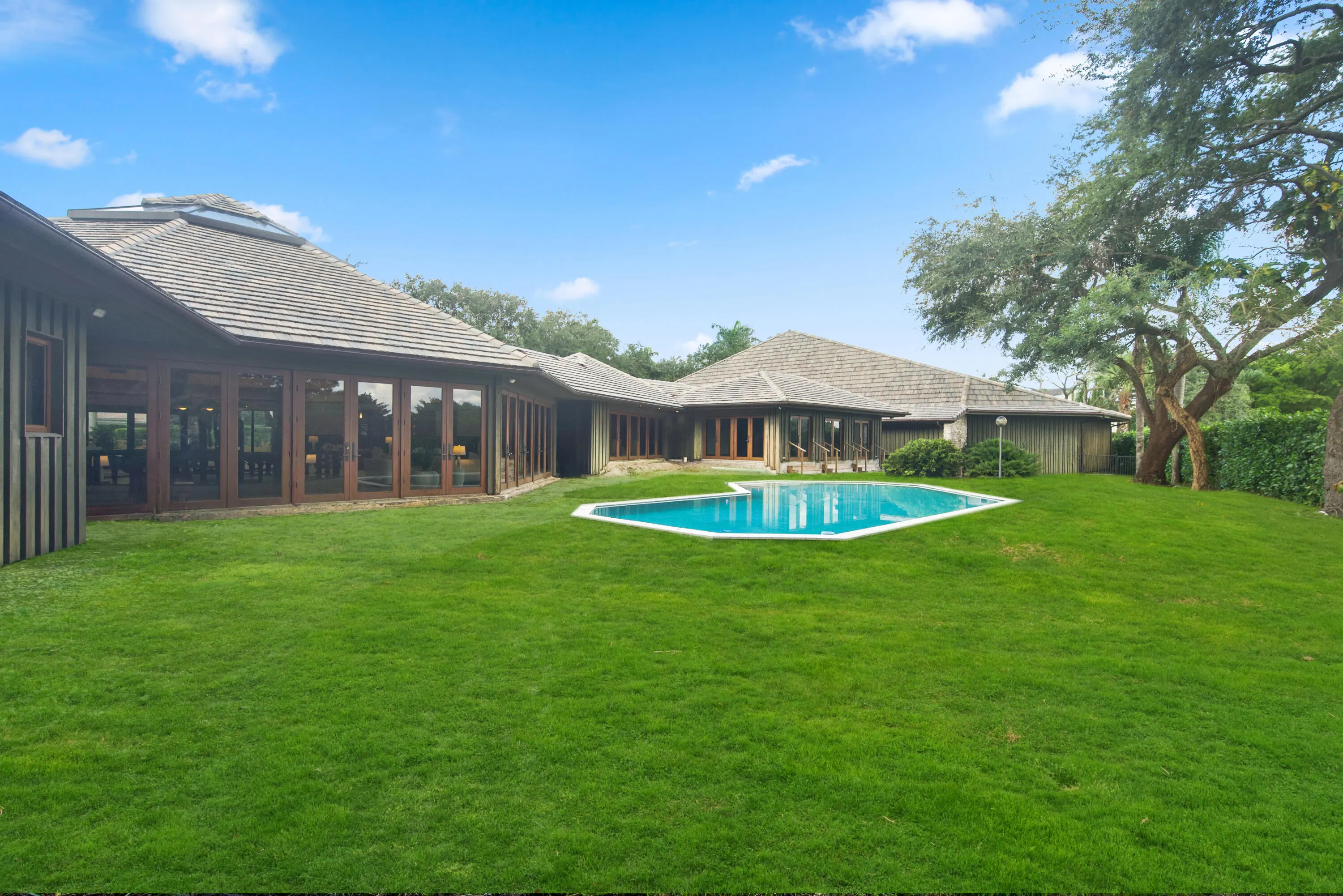19700 Oakbrook Circle