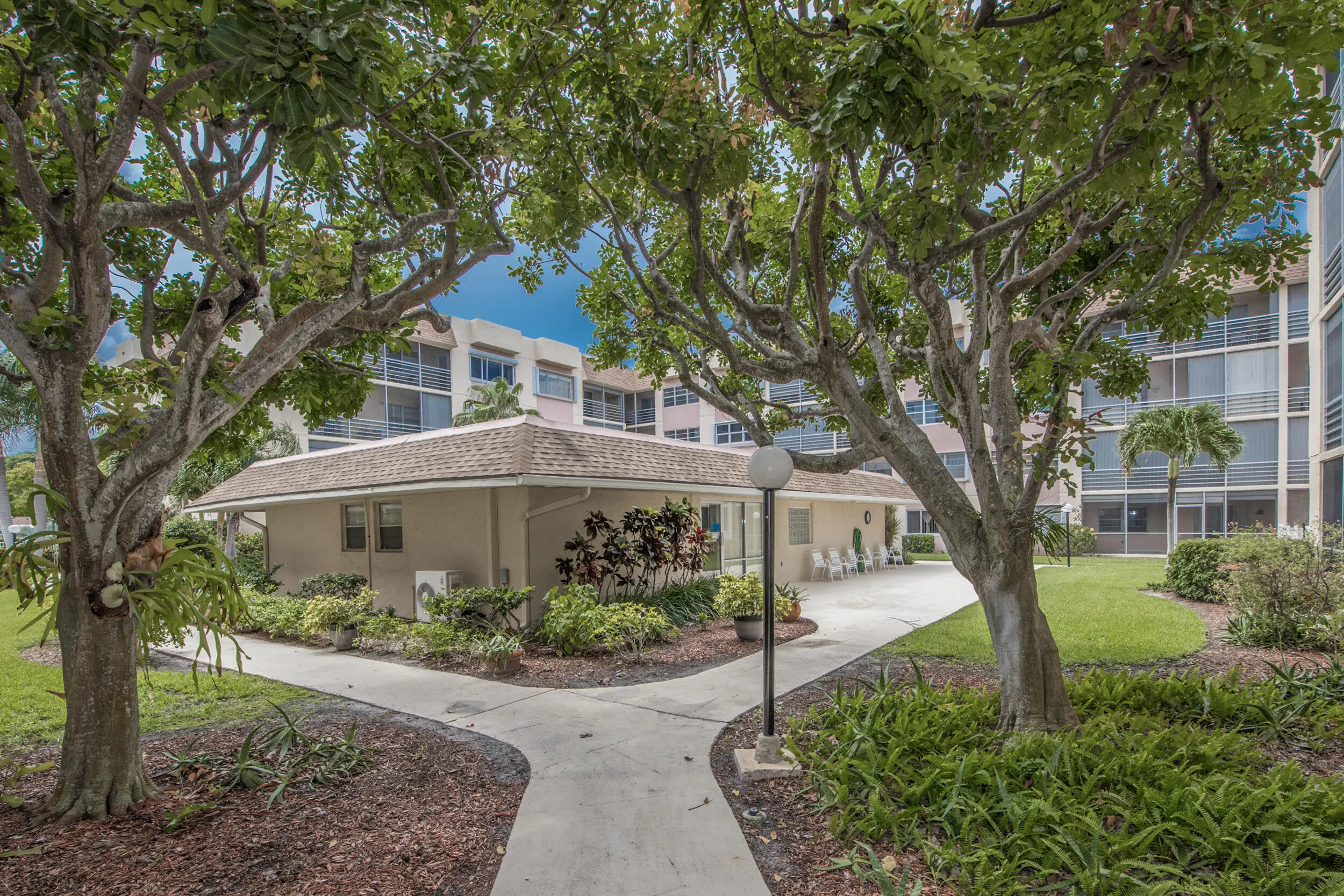 1516 S LAKESIDE Drive #310