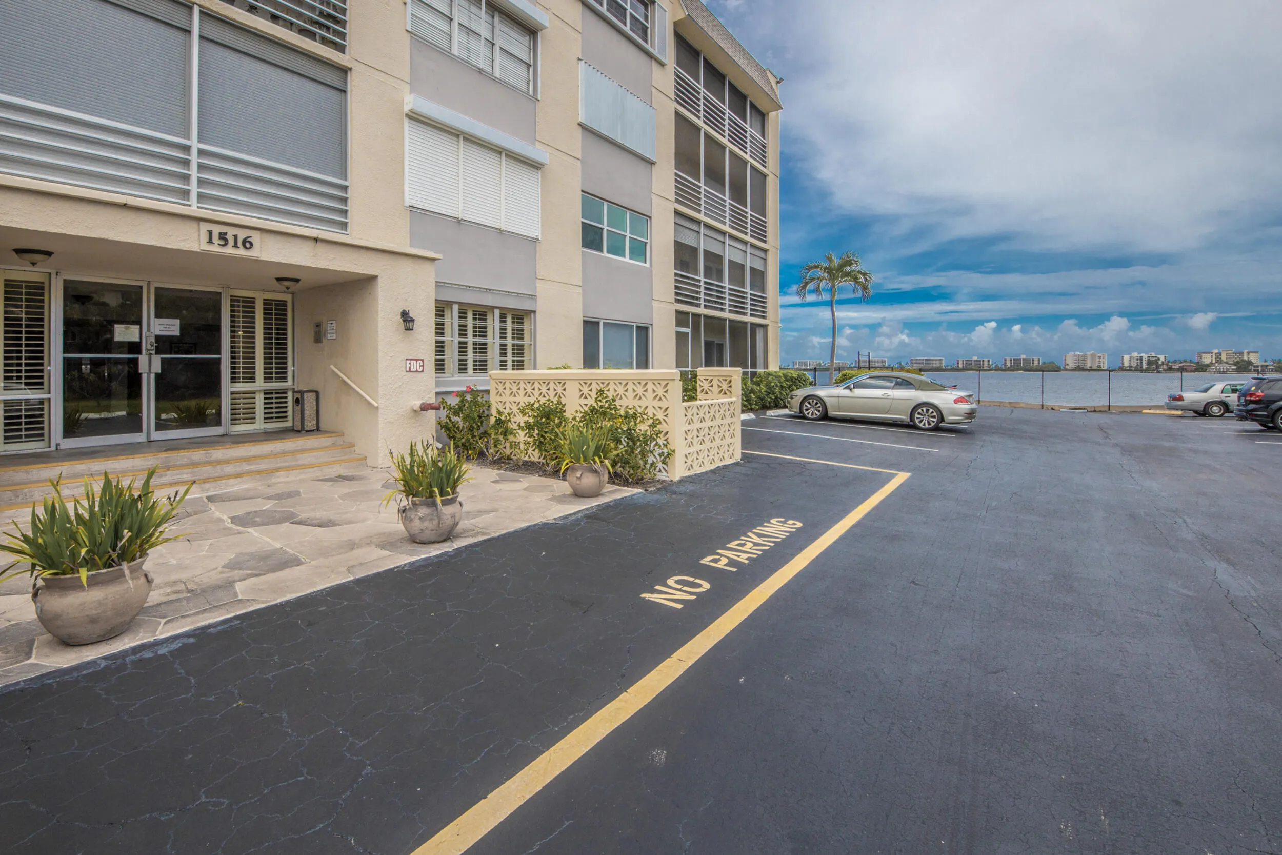 1516 S LAKESIDE Drive #310